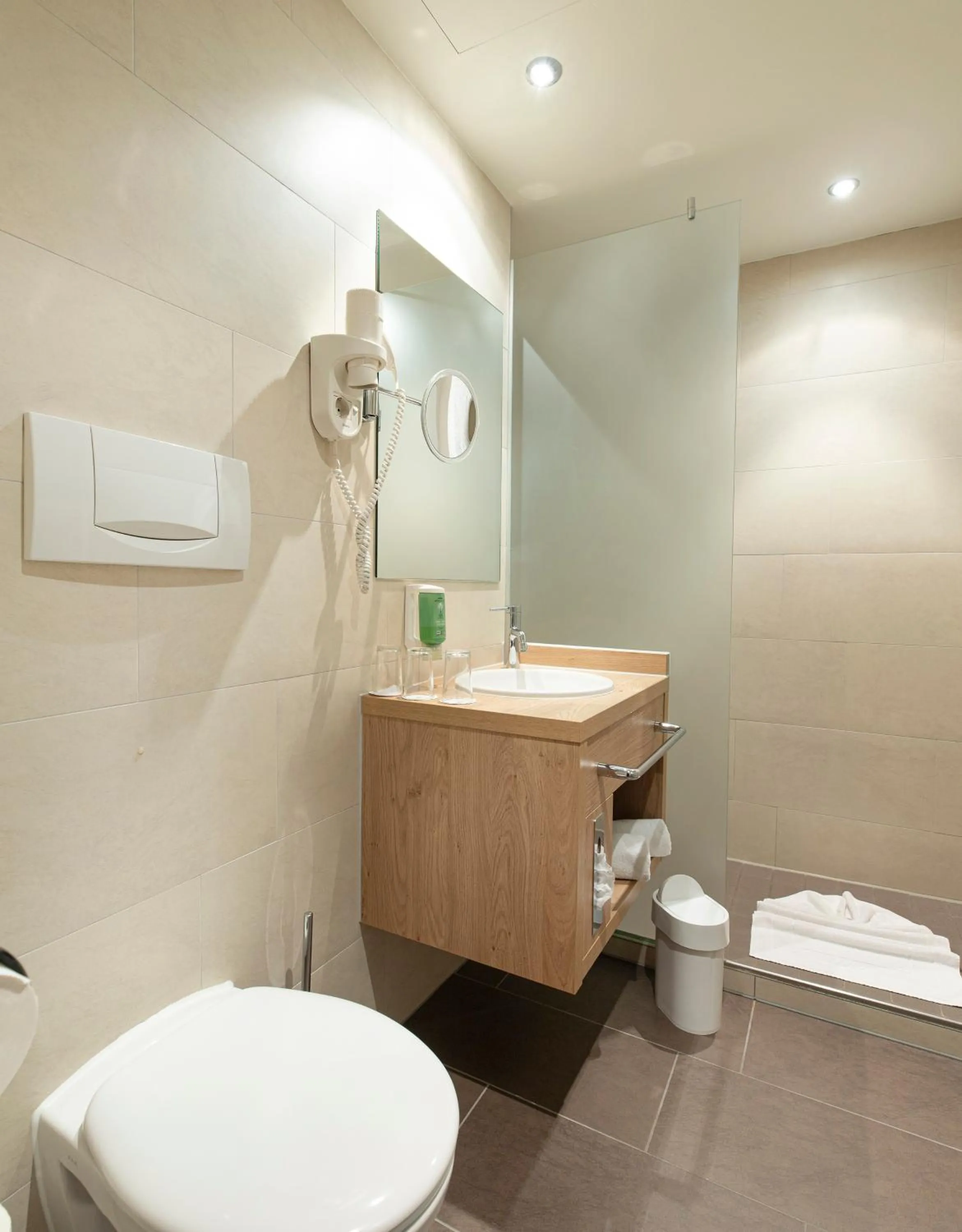 Bathroom in Hotel Biederstein am Englischen Garten