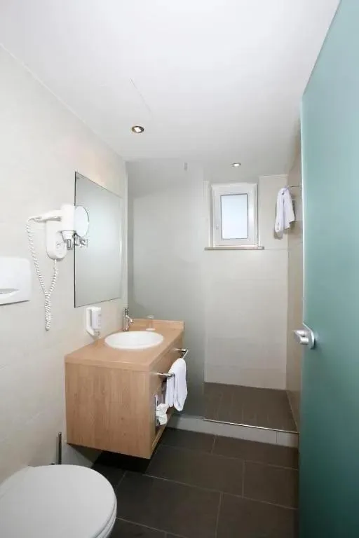 Bathroom in Hotel Biederstein am Englischen Garten