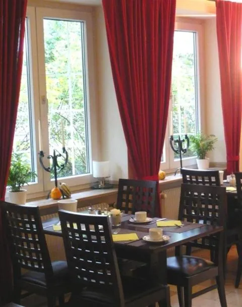 Restaurant/places to eat in Hotel Biederstein am Englischen Garten