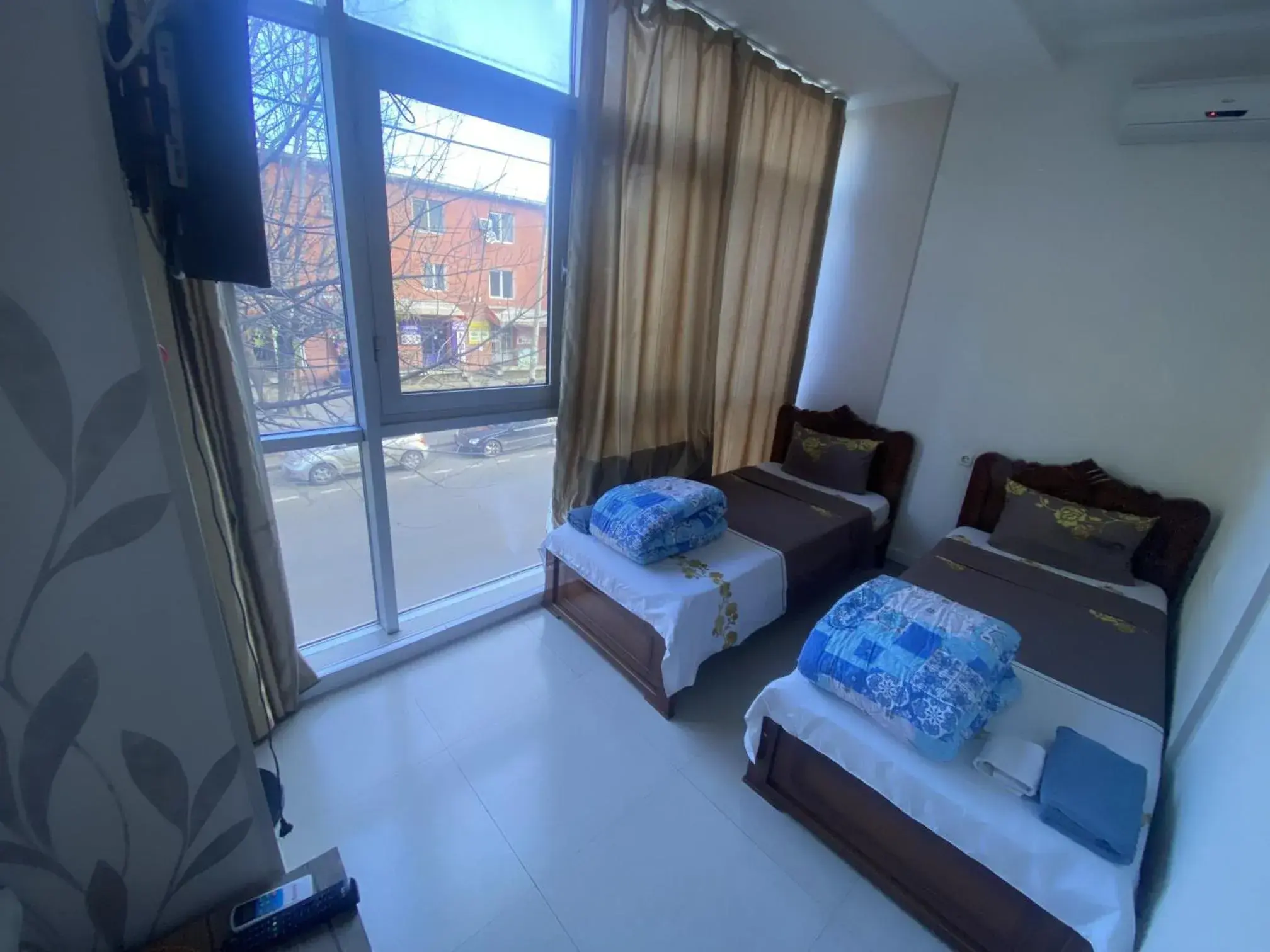 Twin Room with Shared Bathroom in Hotel G & J Twin Room with Shared Bathroom in Hotel G & J