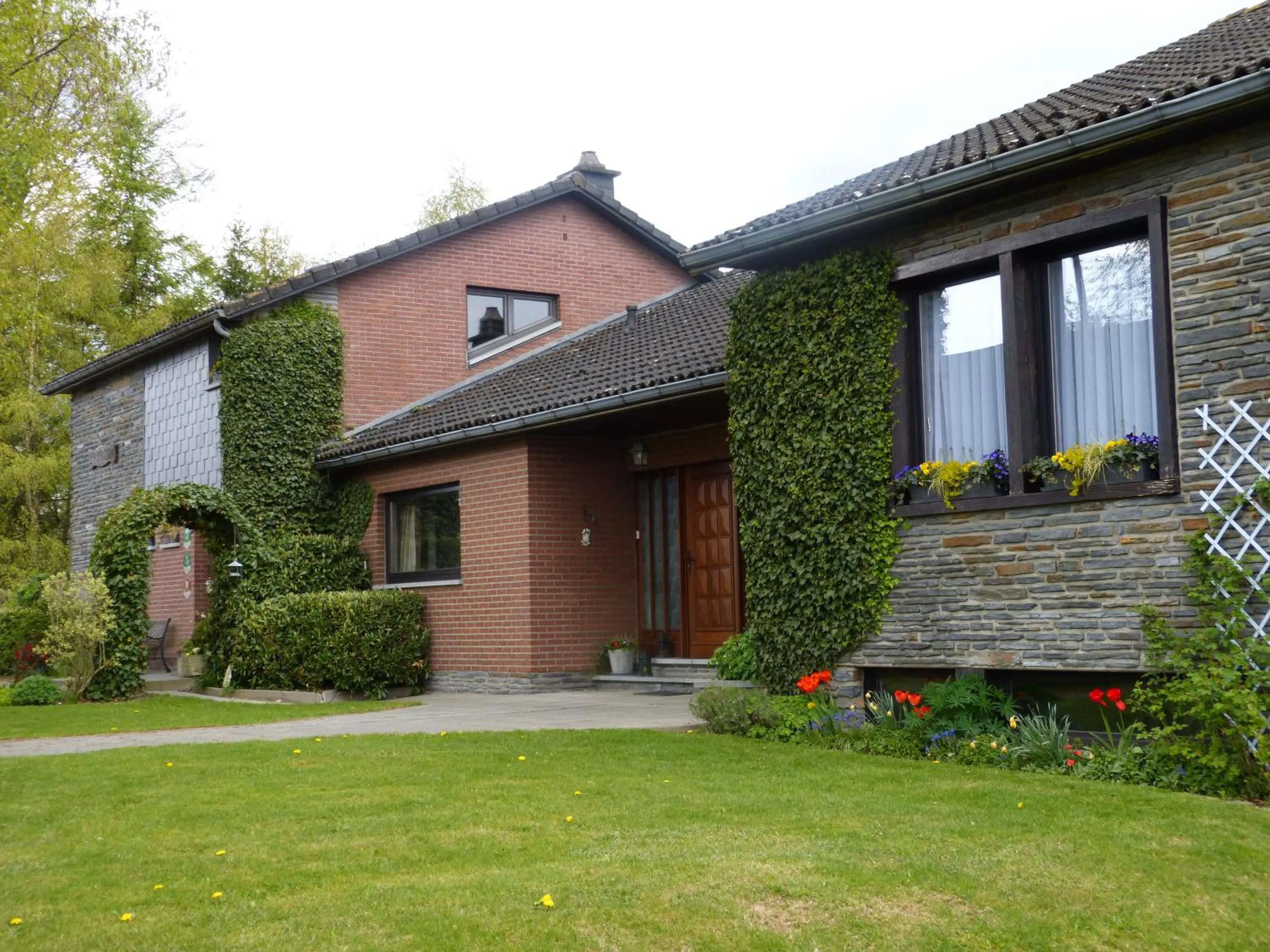 Facade/entrance in L'Horizon Studios & Apparts