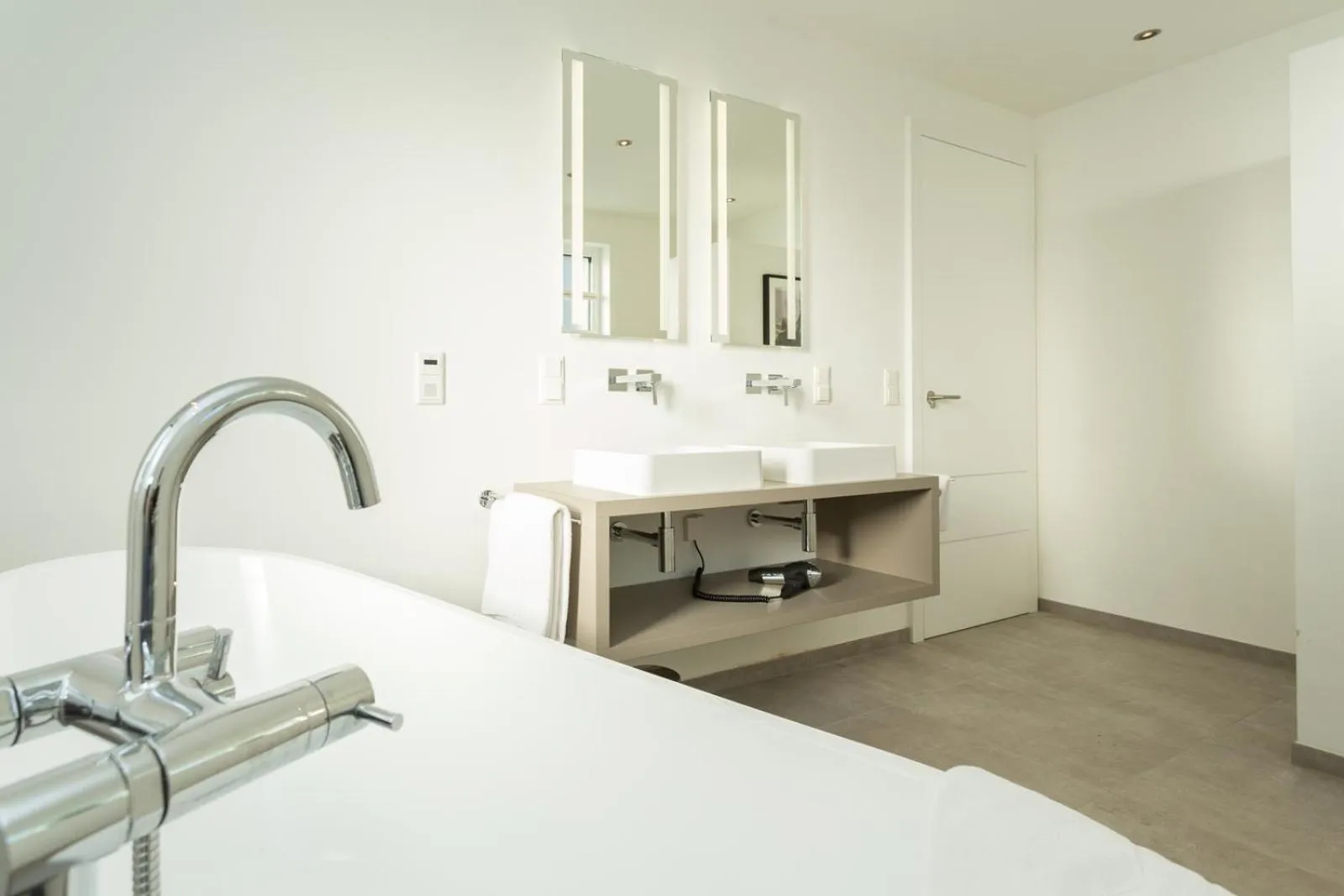 Shower in Room 4 & 5 Apartments