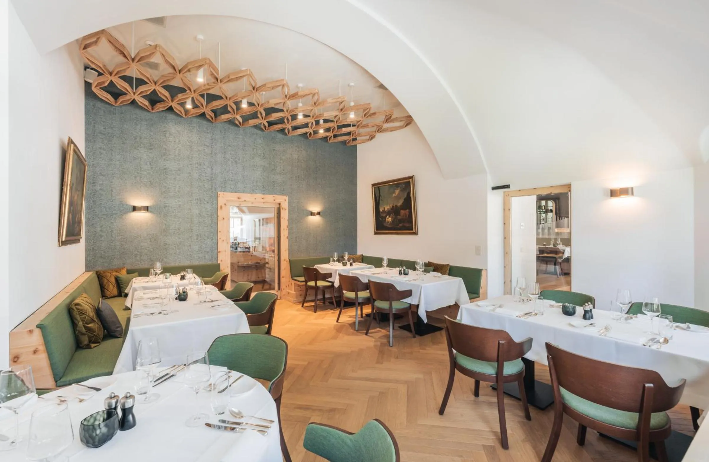 Restaurant/places to eat in Parkhotel Margna Superior