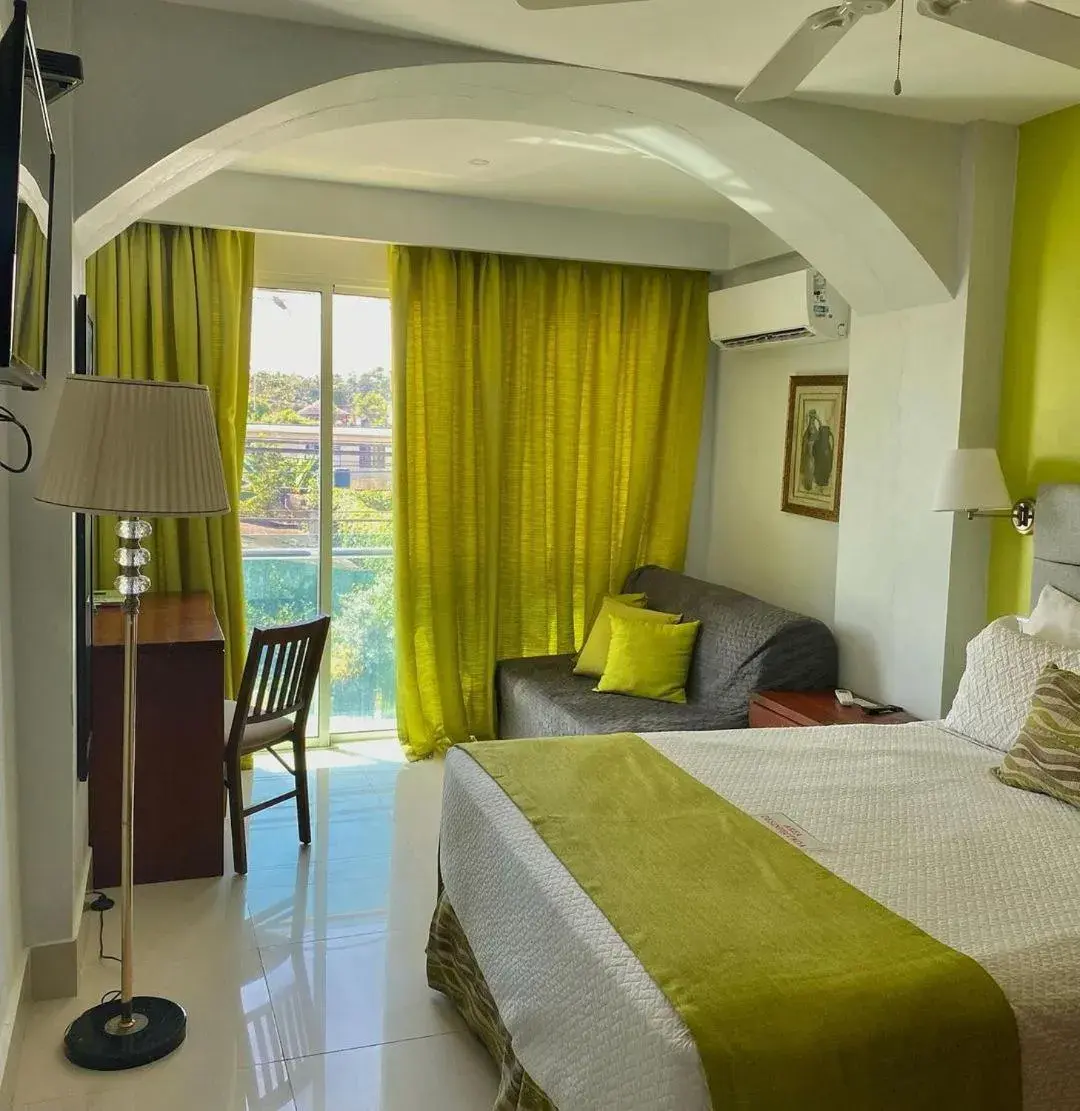 Deluxe Double Room (2 Adults + 1 Child) in Nilka Hotel Boutique Deluxe Double Room (2 Adults + 1 Child) in Nilka Hotel Boutique