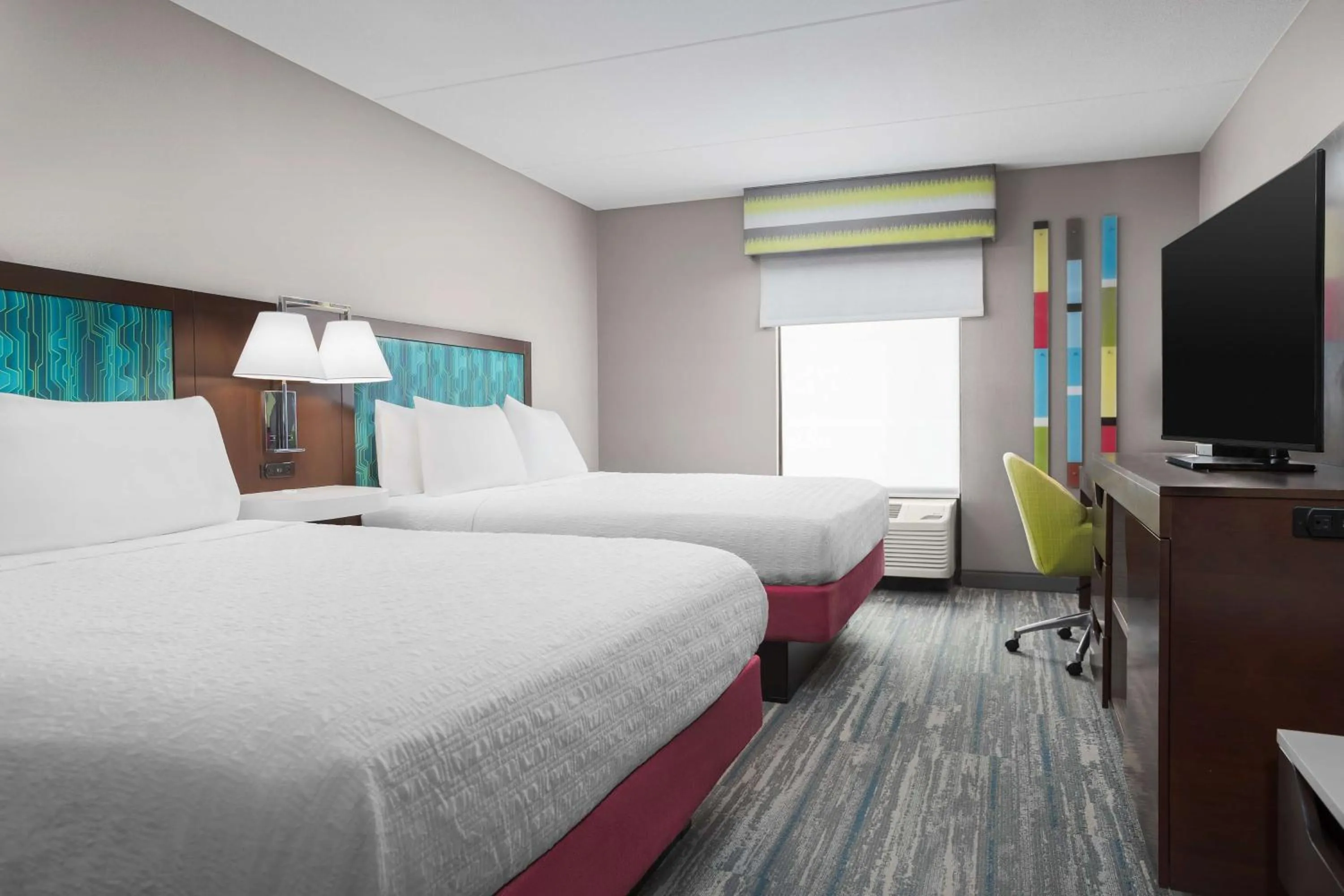 Bed in Hampton Inn & Suites Atlanta-Six Flags