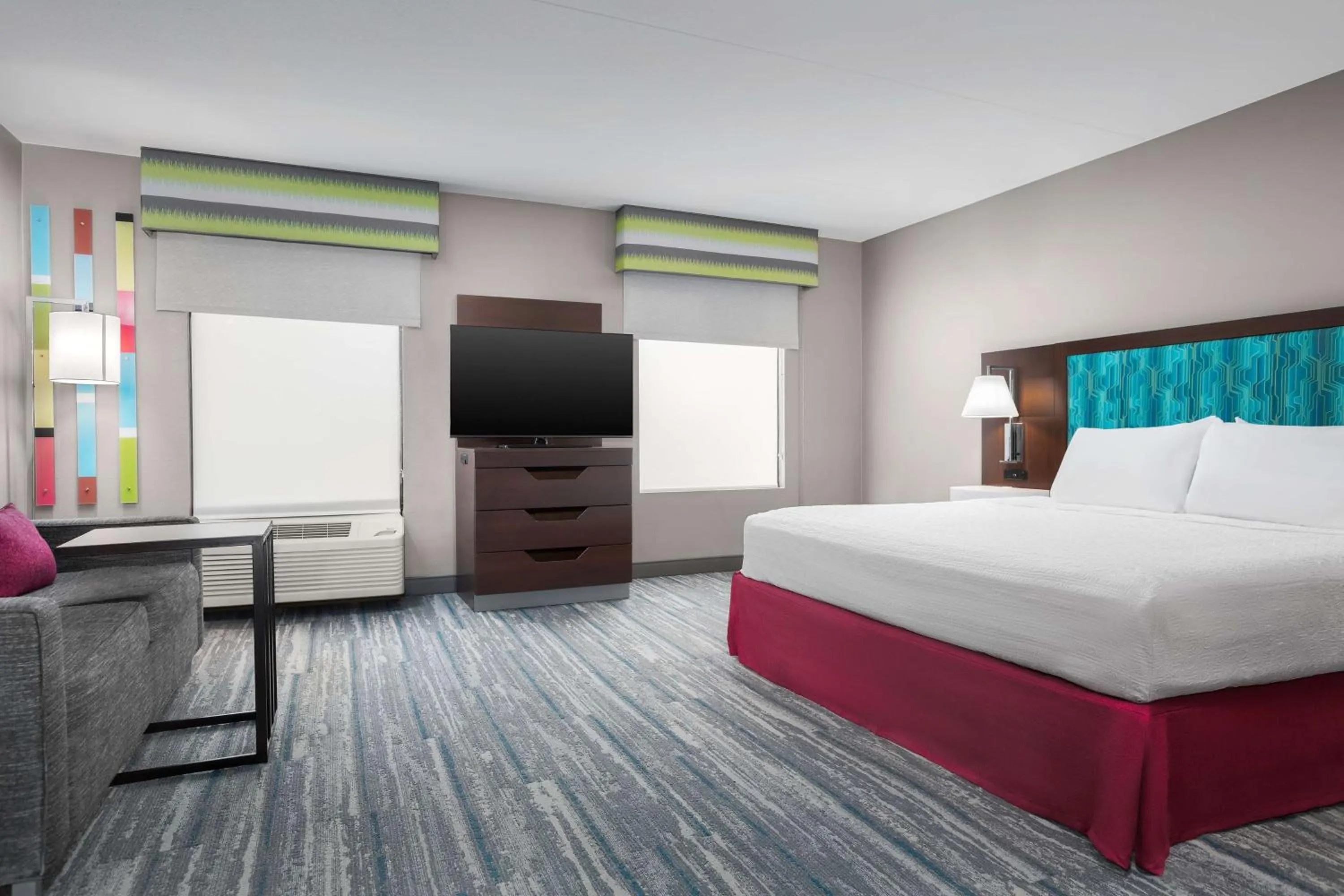Bed in Hampton Inn & Suites Atlanta-Six Flags