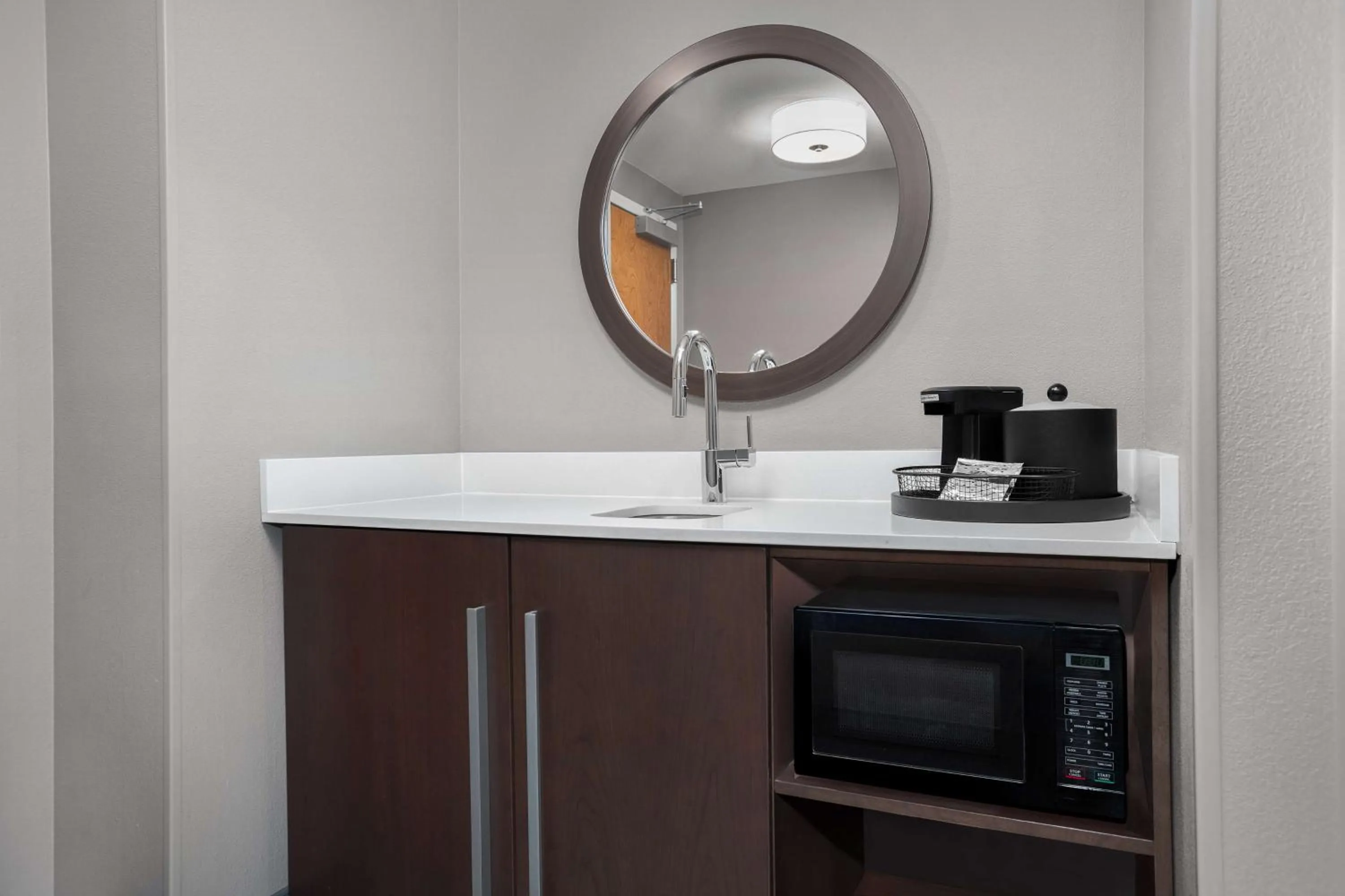 Photo of the whole room in Hampton Inn & Suites Atlanta-Six Flags