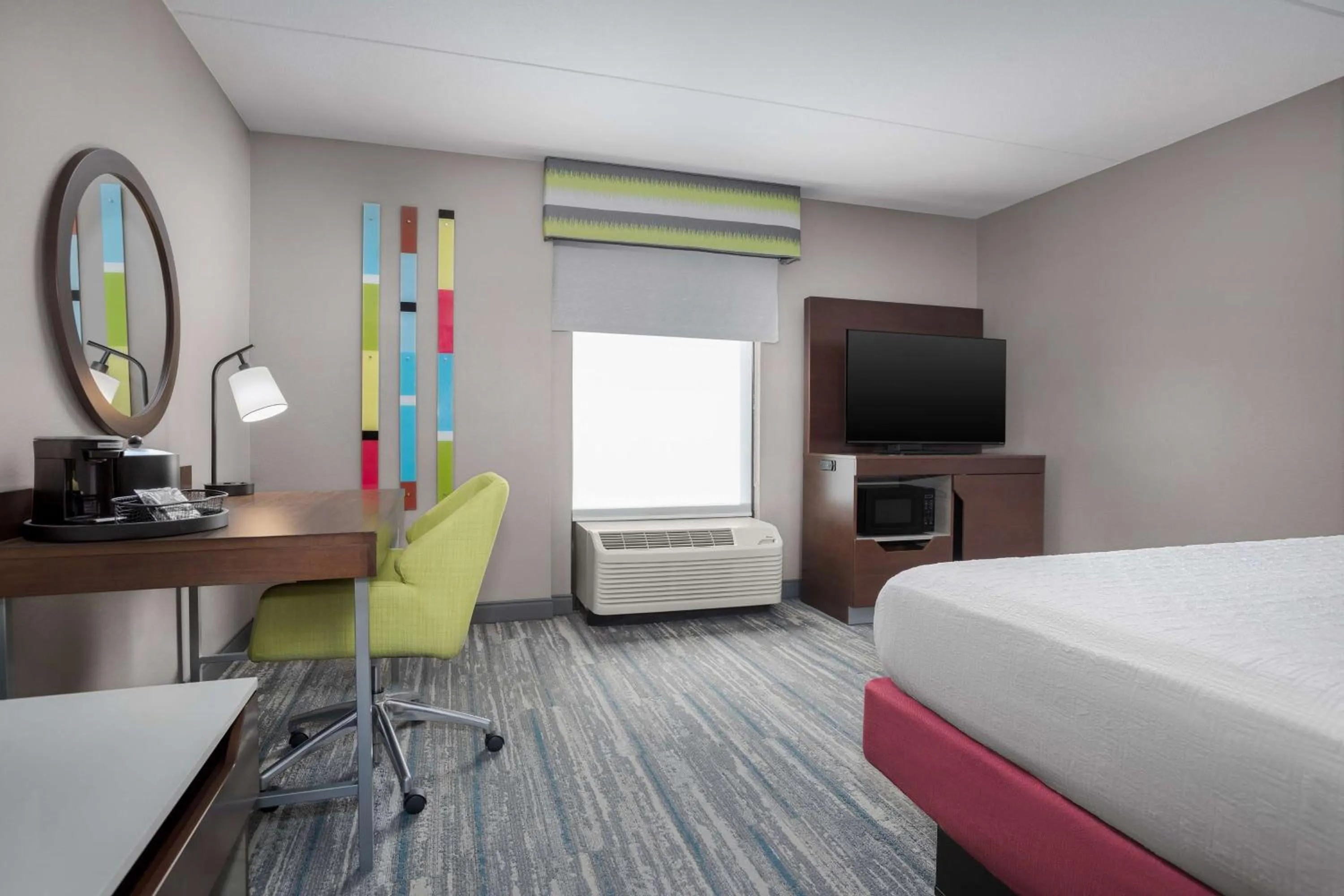 Bedroom, Bed in Hampton Inn & Suites Atlanta-Six Flags