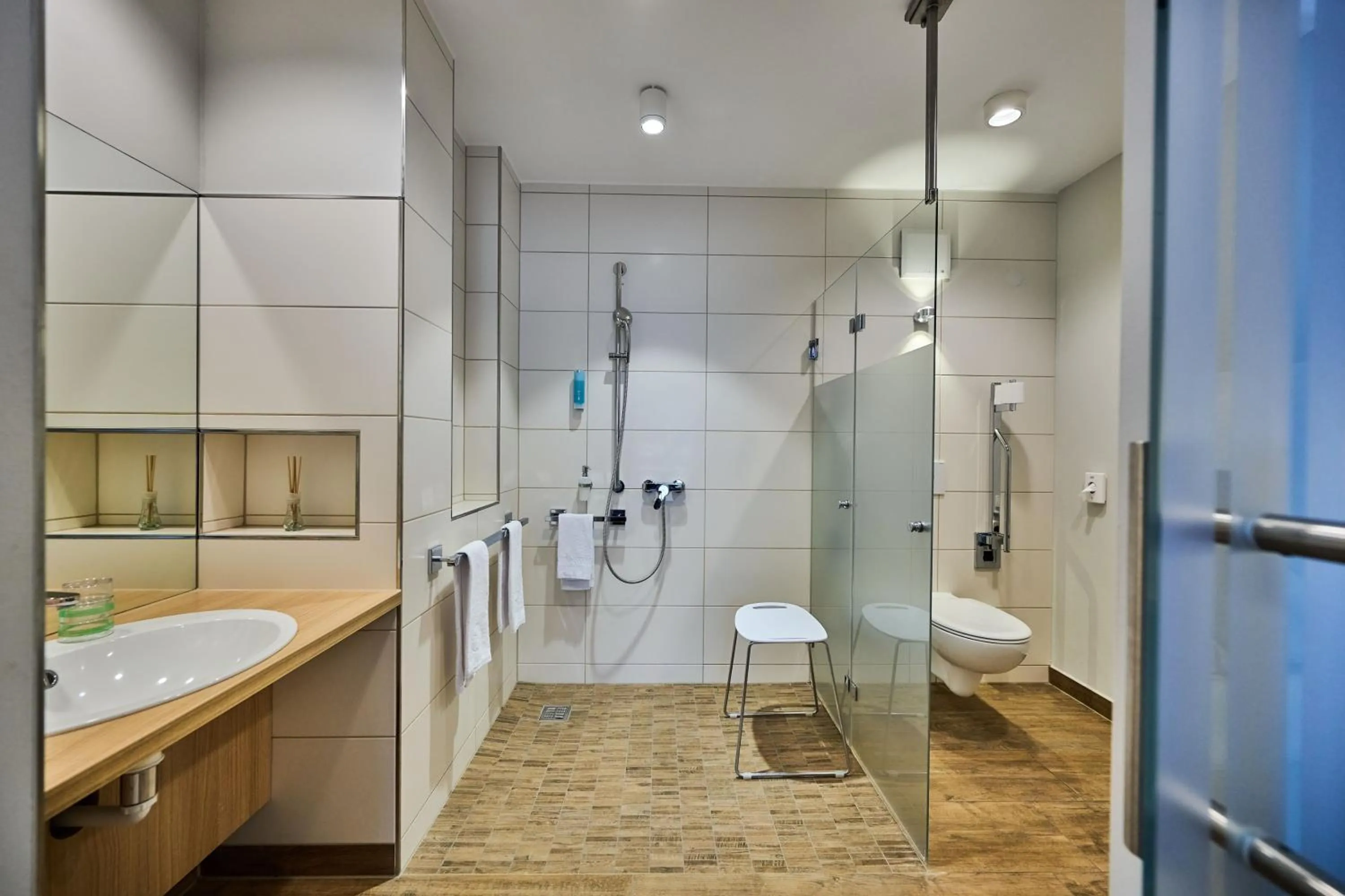 acessibility in Hotel & Gasthaus DAS RÖHRL Straubing