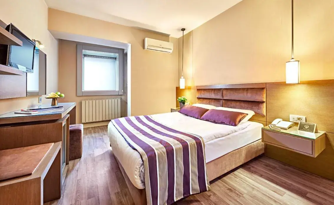 Bedroom, Bed in The New Hotel Zeybek