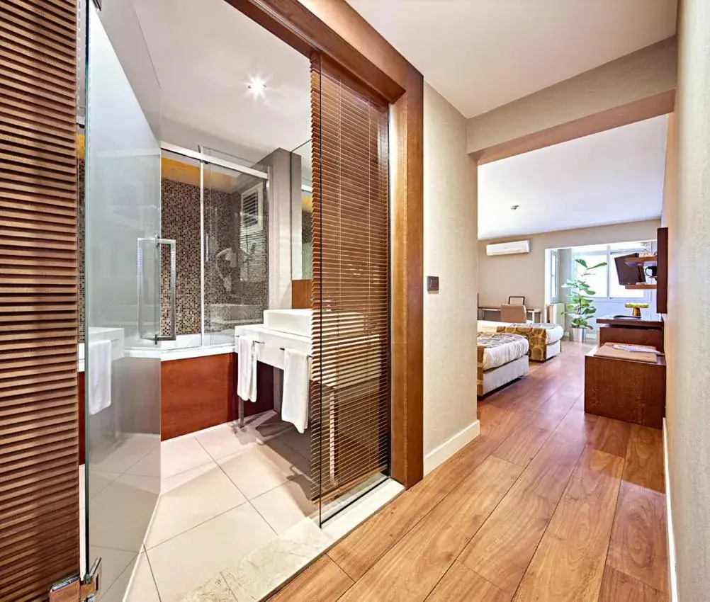 Shower, Bathroom in The New Hotel Zeybek