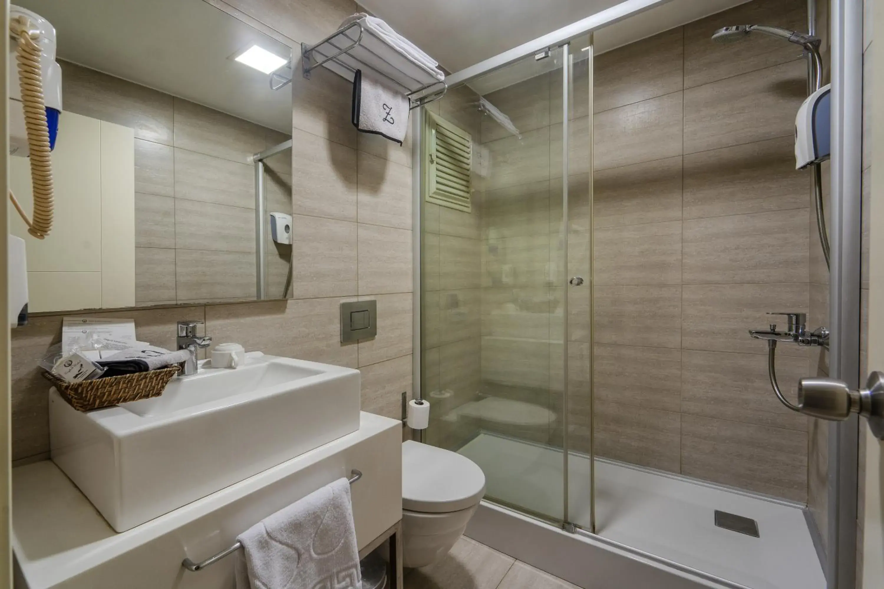 Bathroom in The New Hotel Zeybek