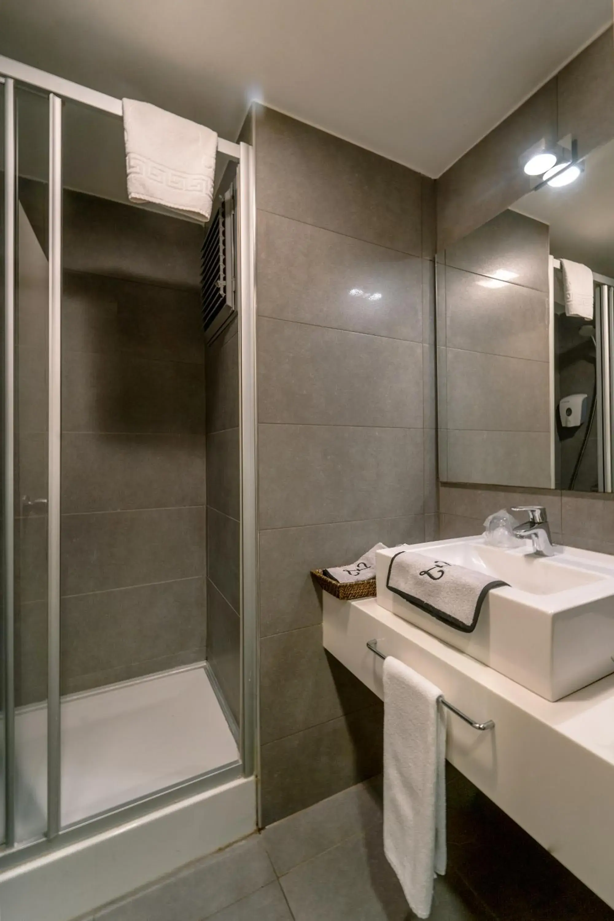 Bathroom in The New Hotel Zeybek