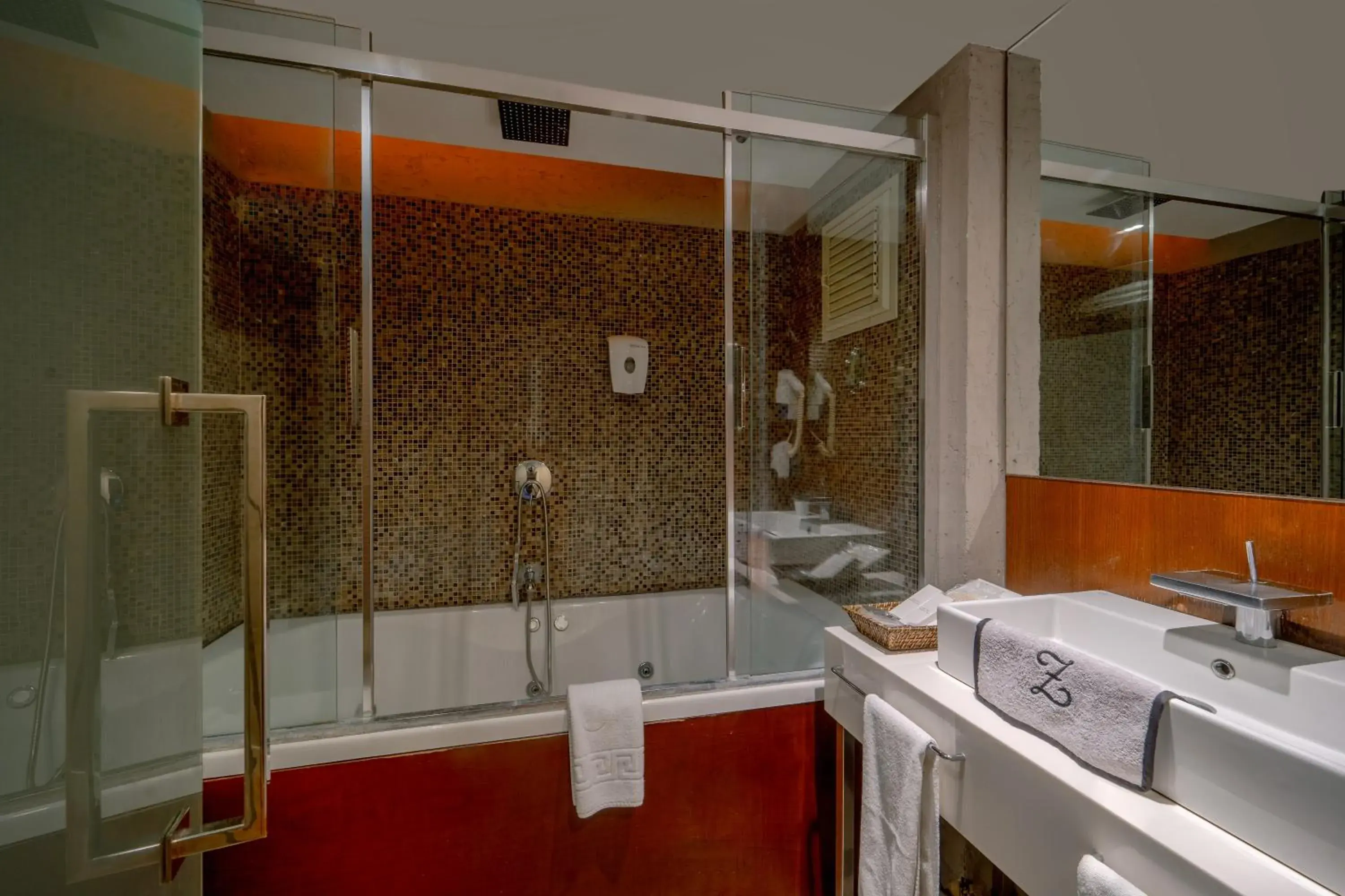 Bathroom in The New Hotel Zeybek