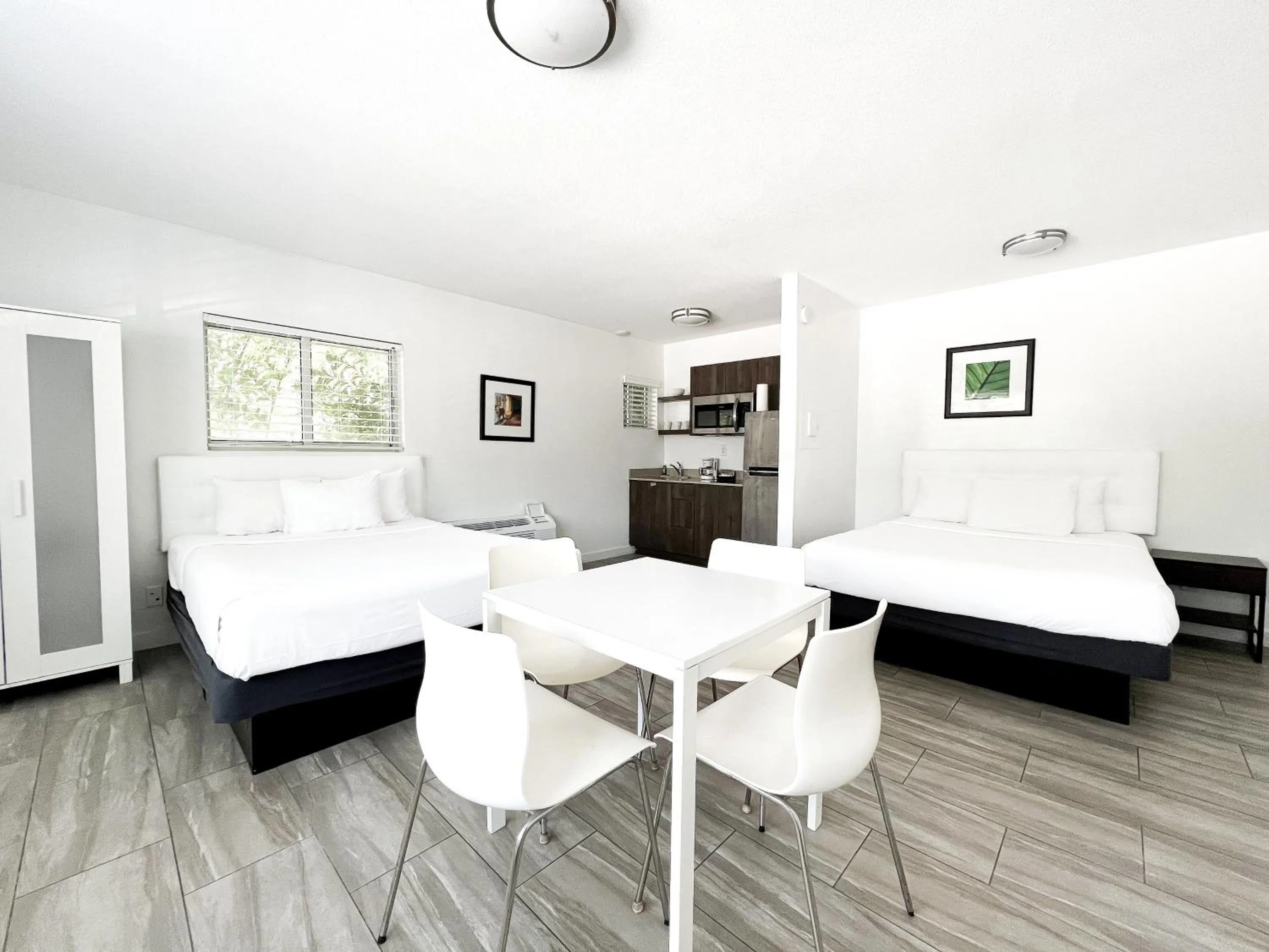 Bed in Beach Gardens