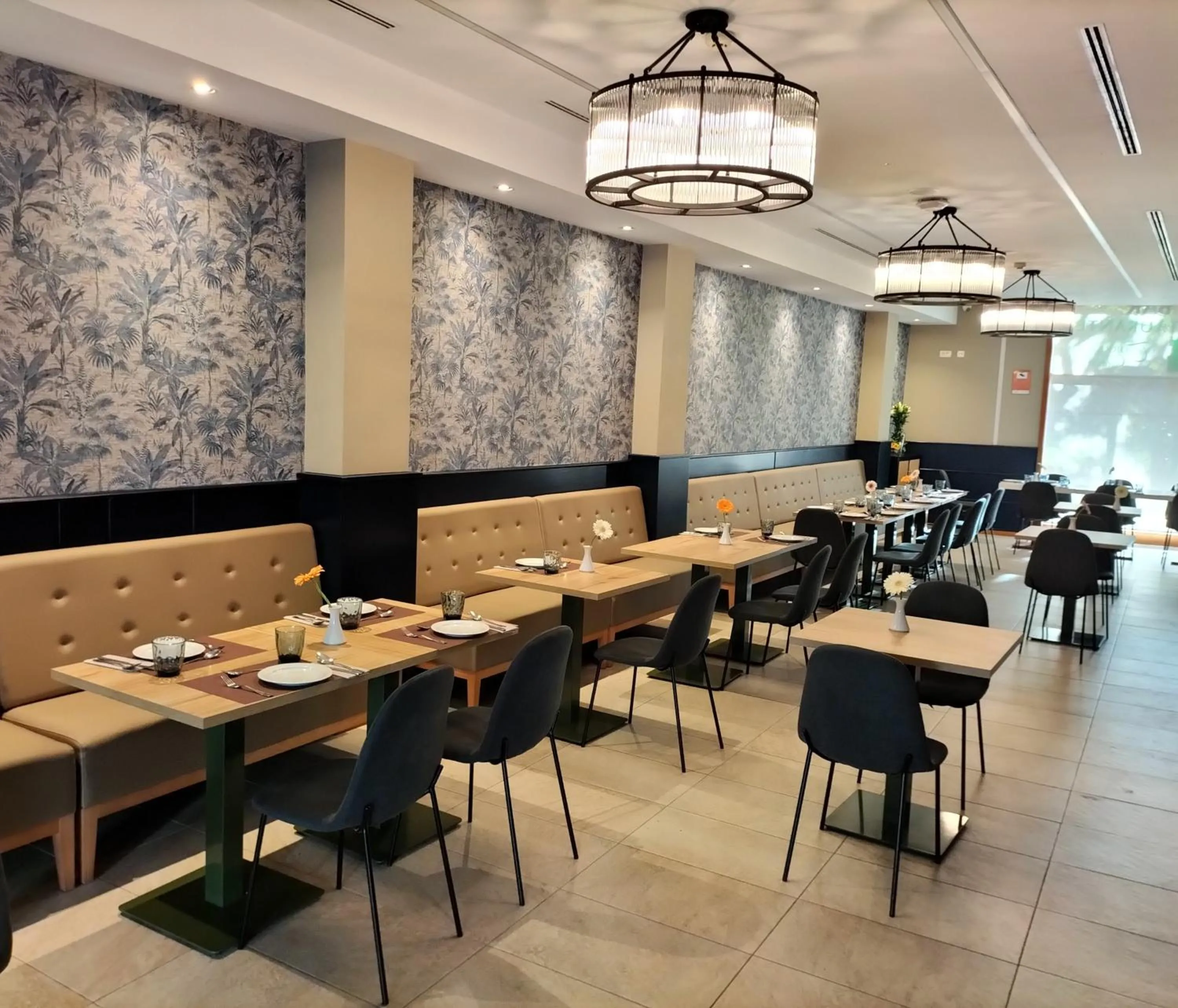 Restaurant/places to eat in Hotel Torre Del Conde