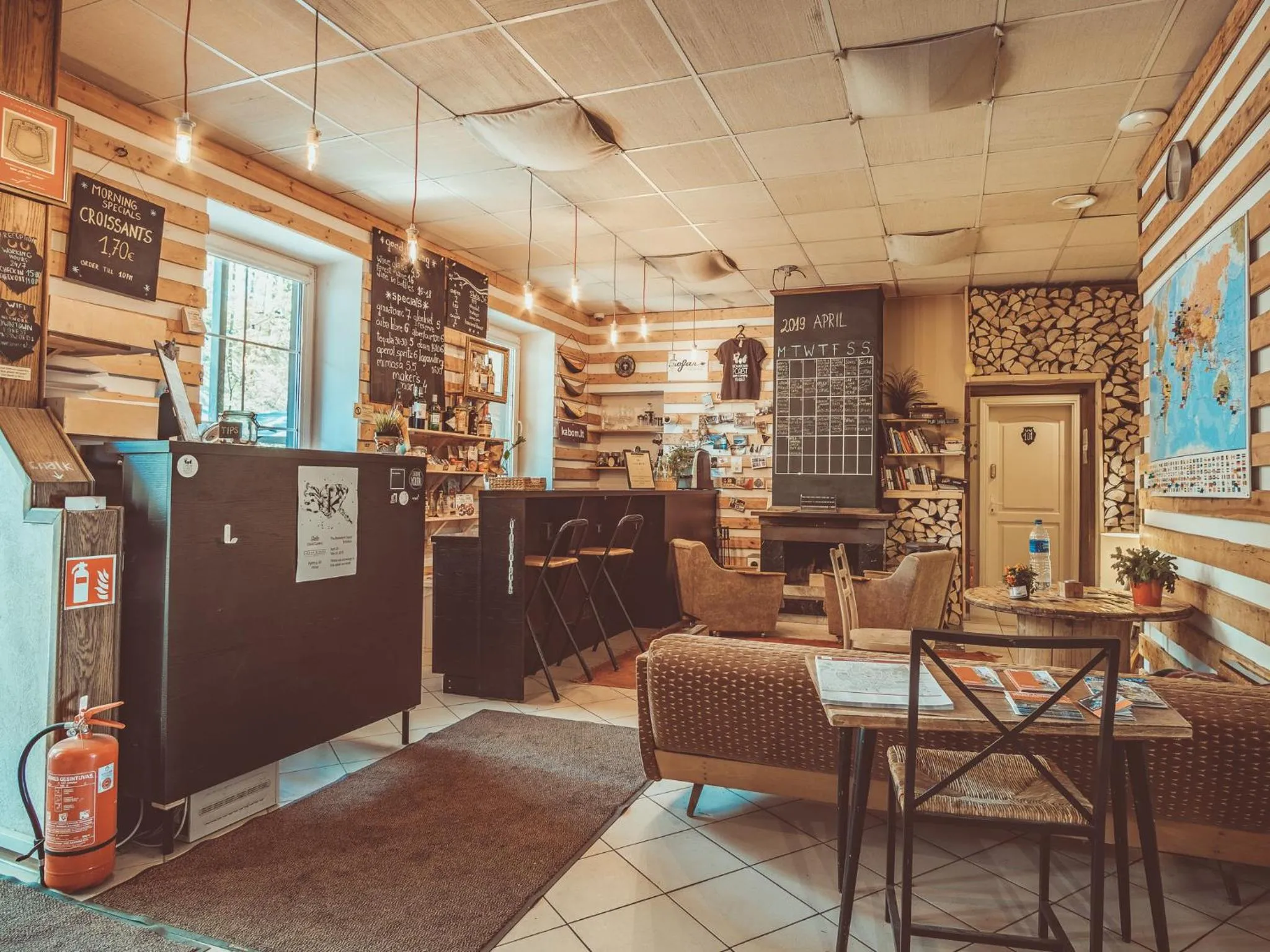 Living room in Downtown Forest Hostel & Camping