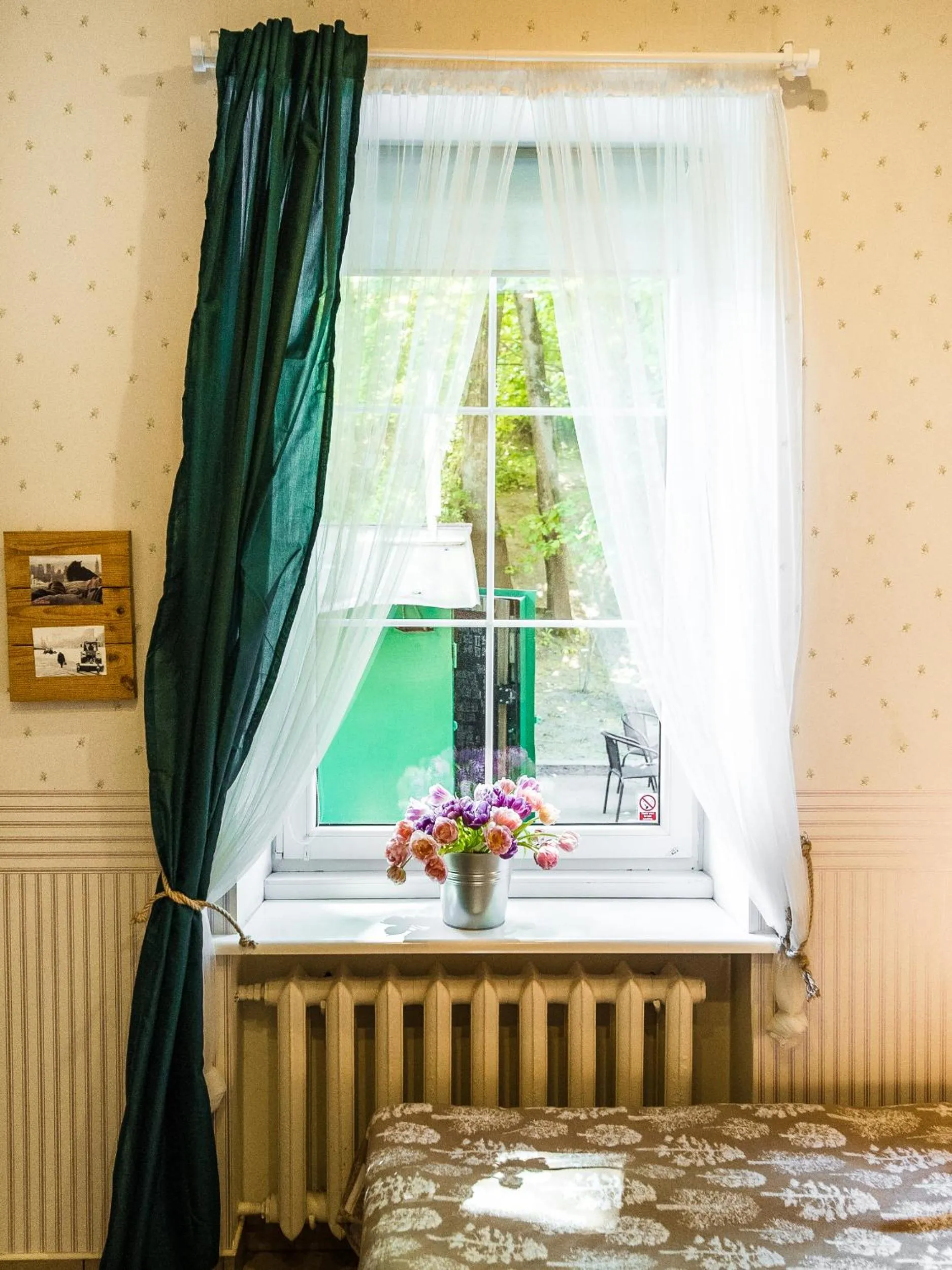 Decorative detail in Downtown Forest Hostel & Camping