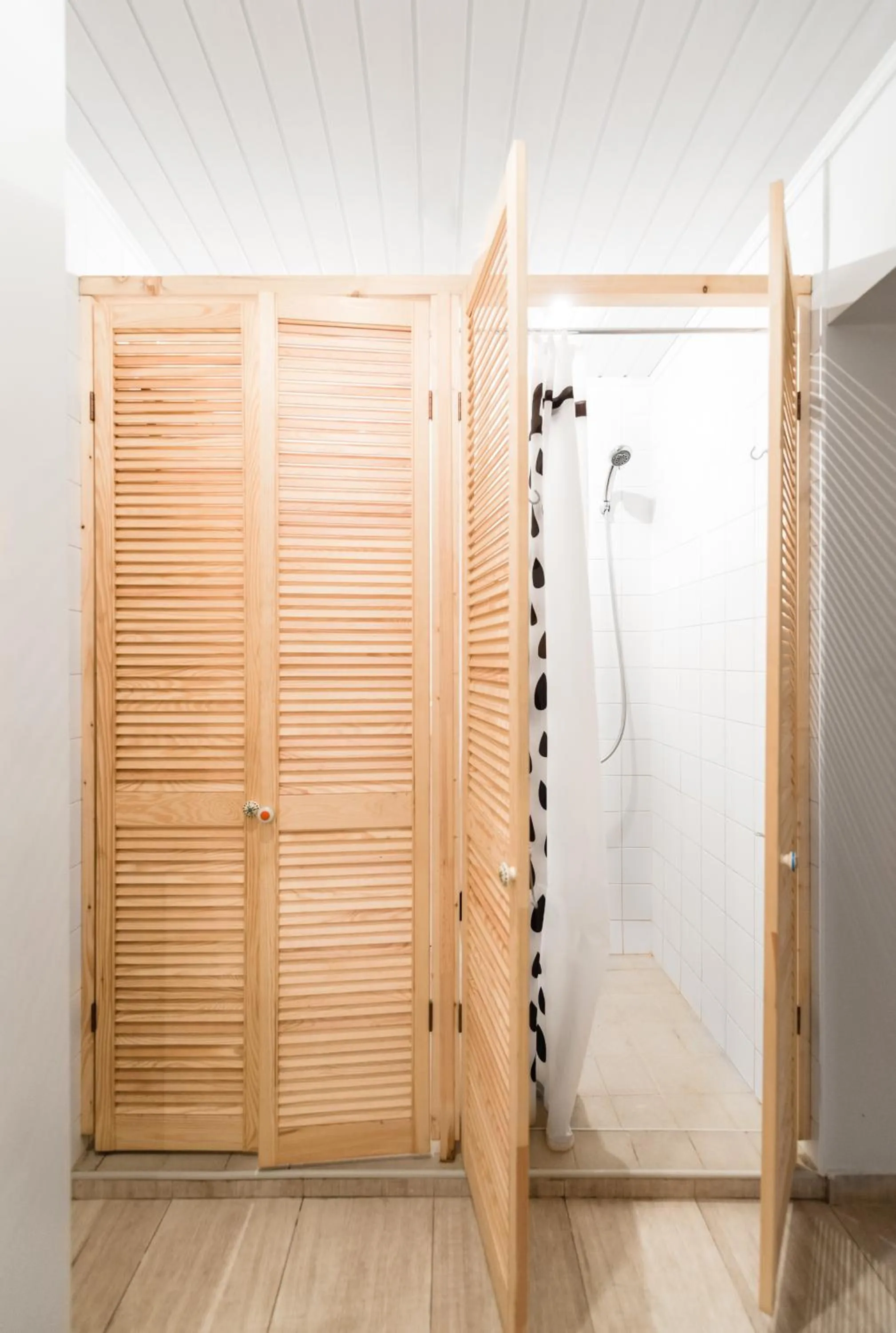 Shower in Downtown Forest Hostel & Camping