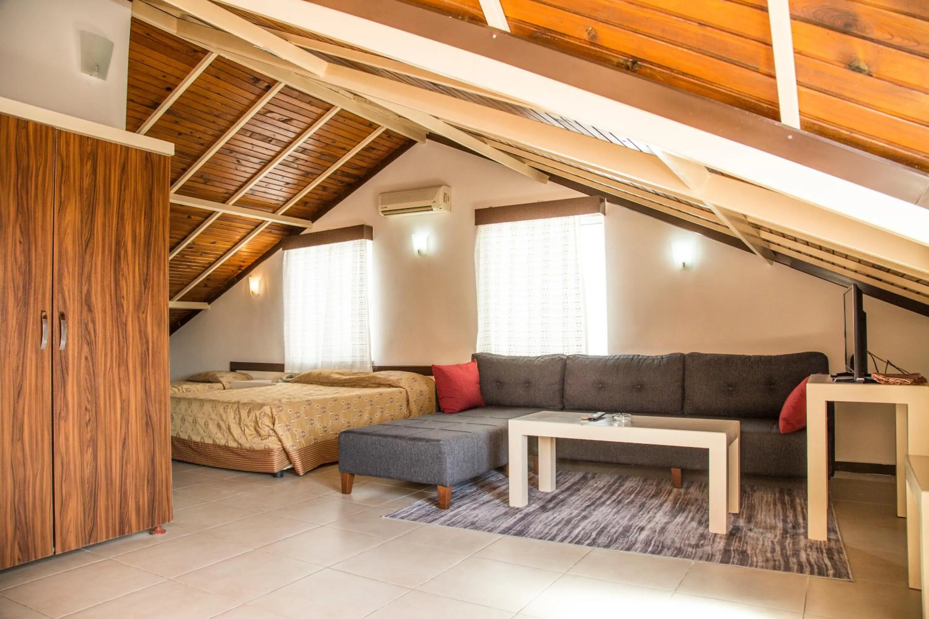 Photo of the whole room in Reis Thermal Otel