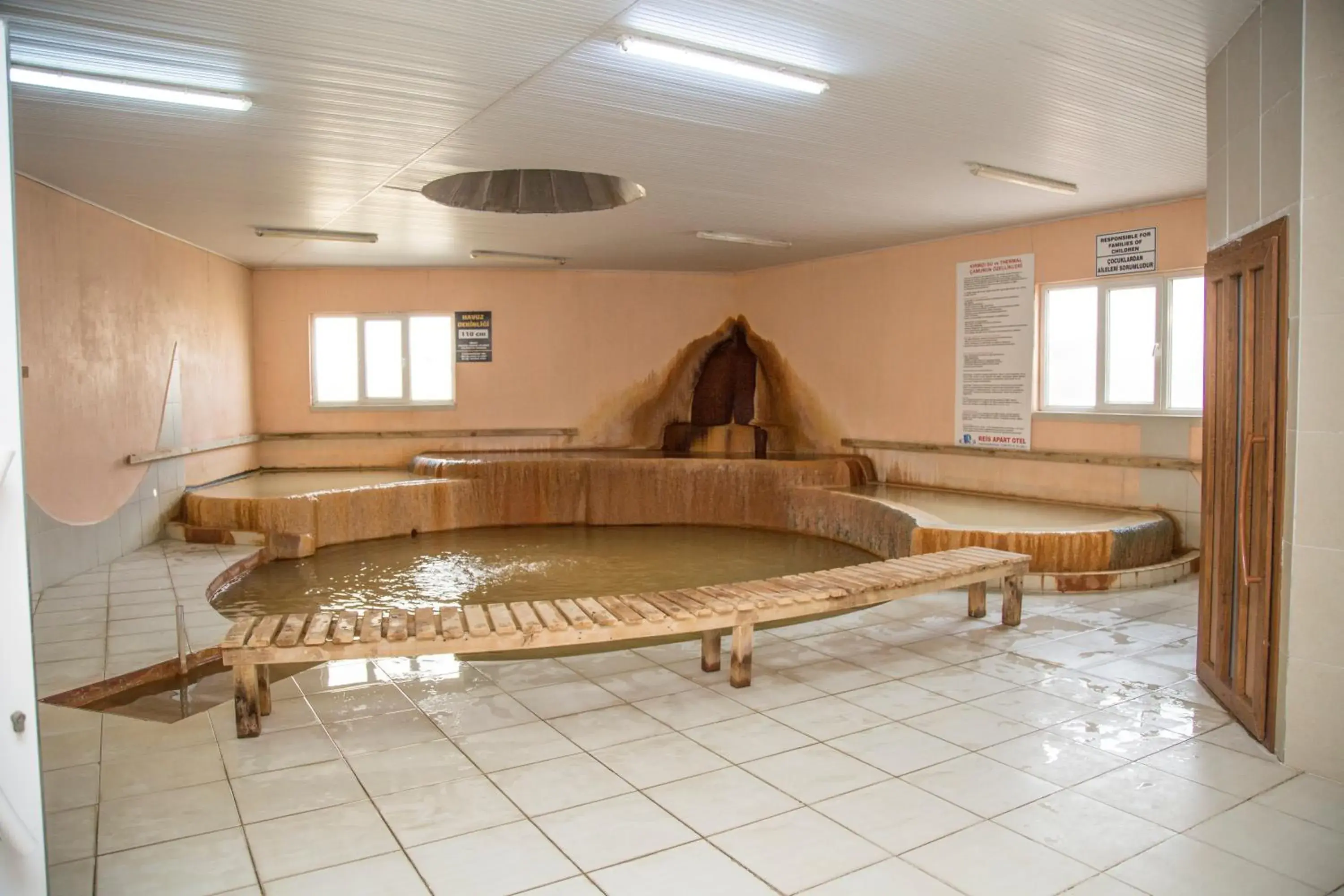 Hot Spring Bath in Reis Thermal Otel Hot Spring Bath in Reis Thermal Otel