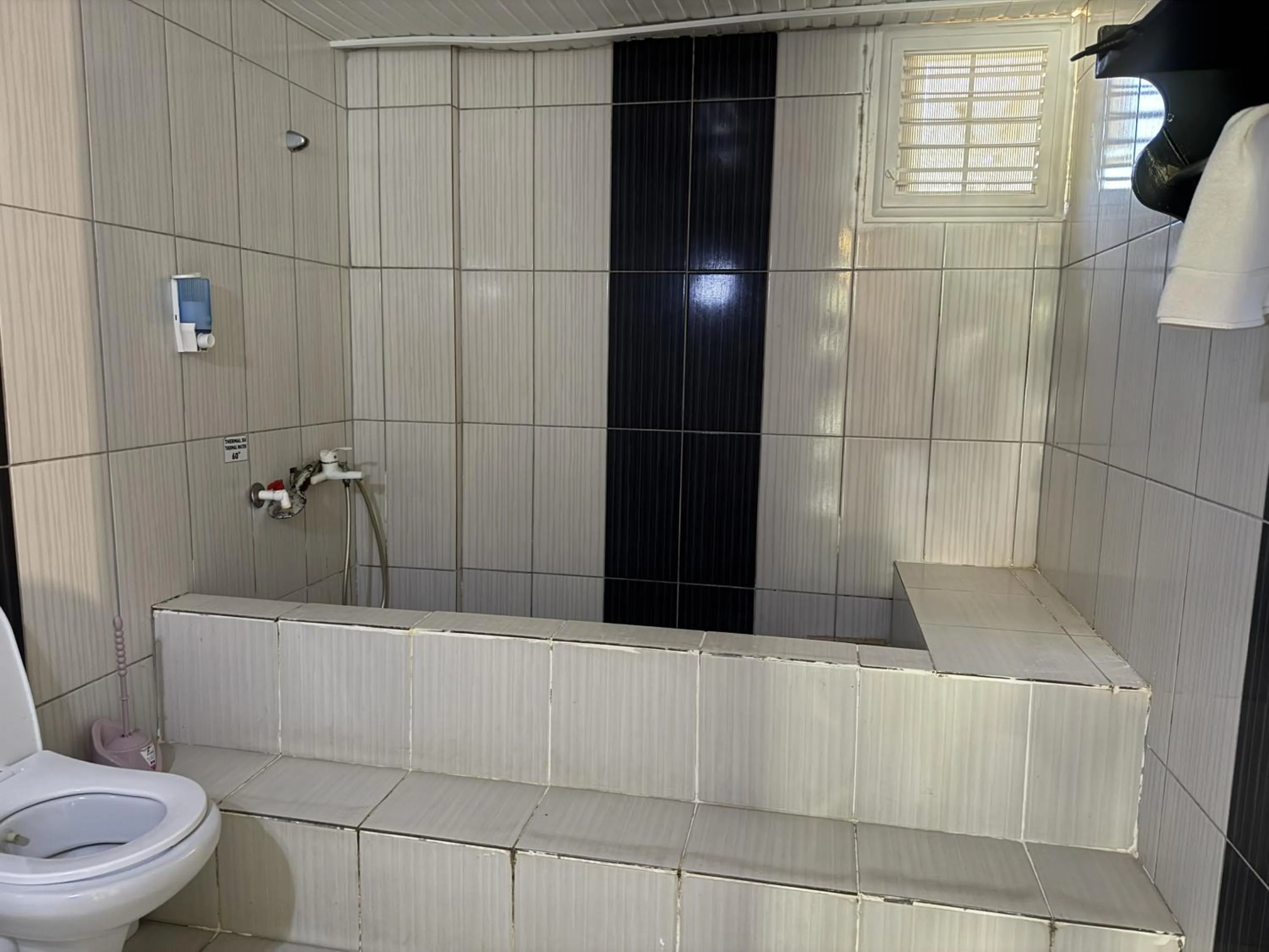 Hot Spring Bath in Reis Thermal Otel