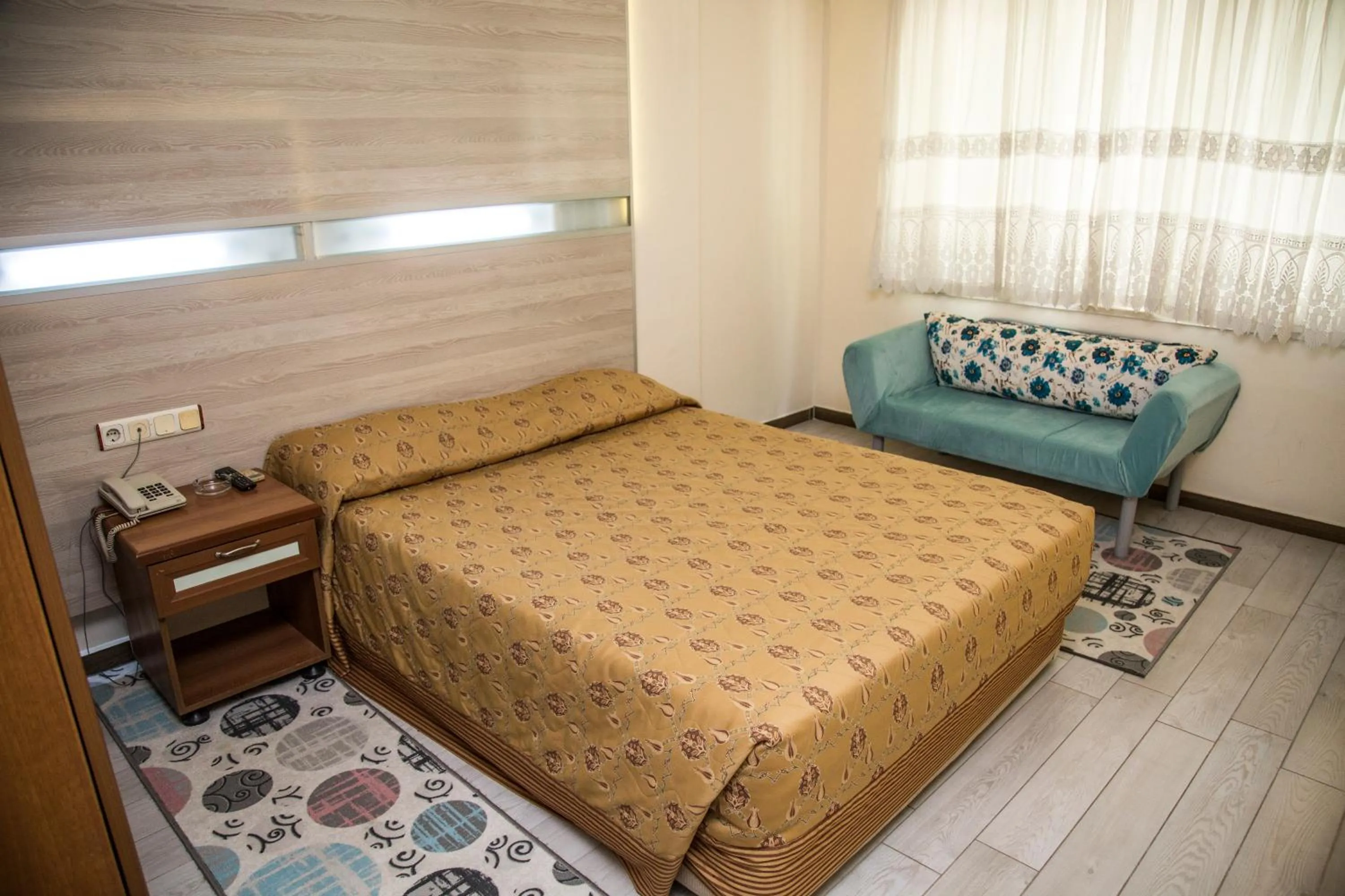 Photo of the whole room, Bed in Reis Thermal Otel