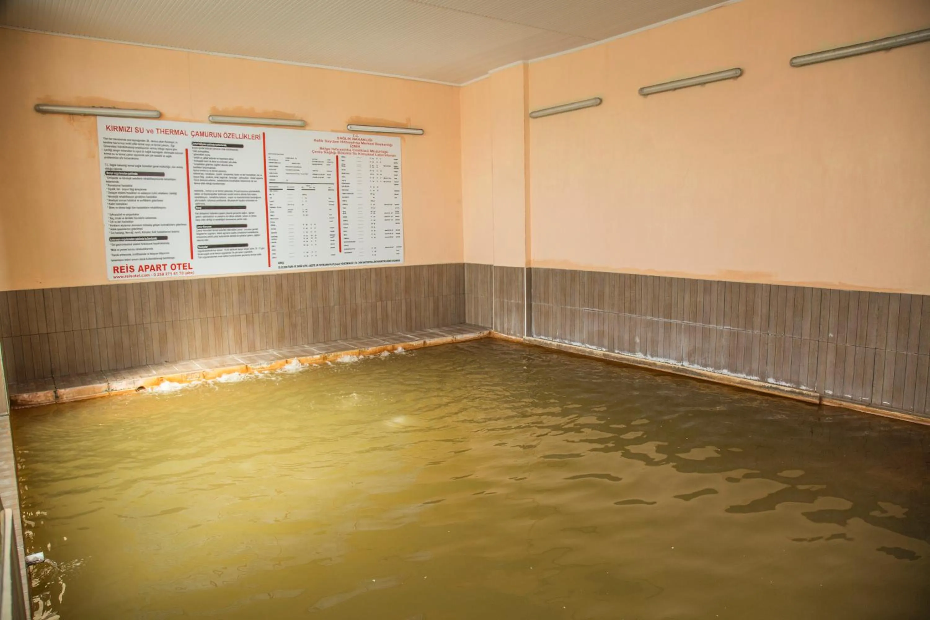 Hot Spring Bath in Reis Thermal Otel