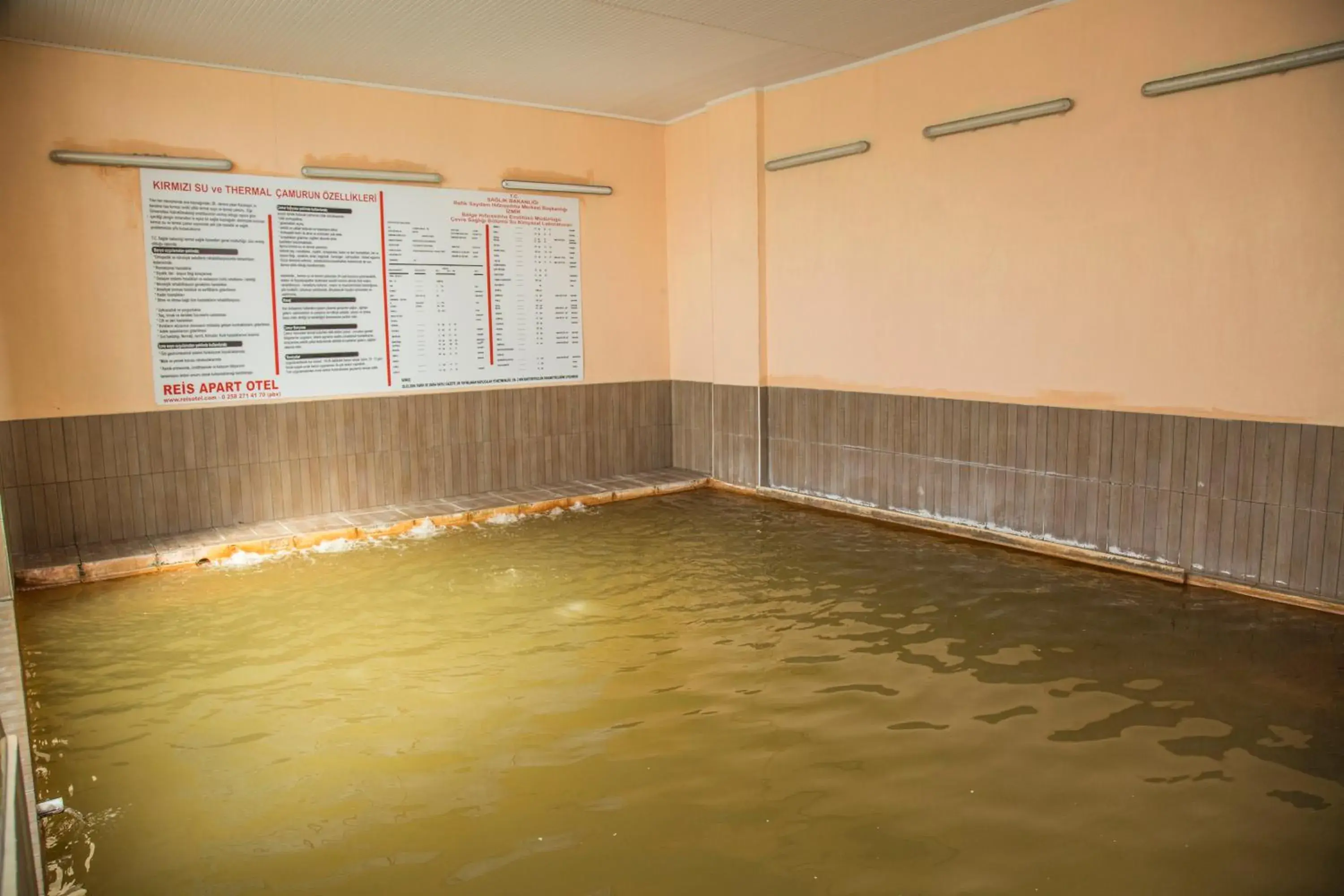 Hot Spring Bath in Reis Thermal Otel Hot Spring Bath in Reis Thermal Otel