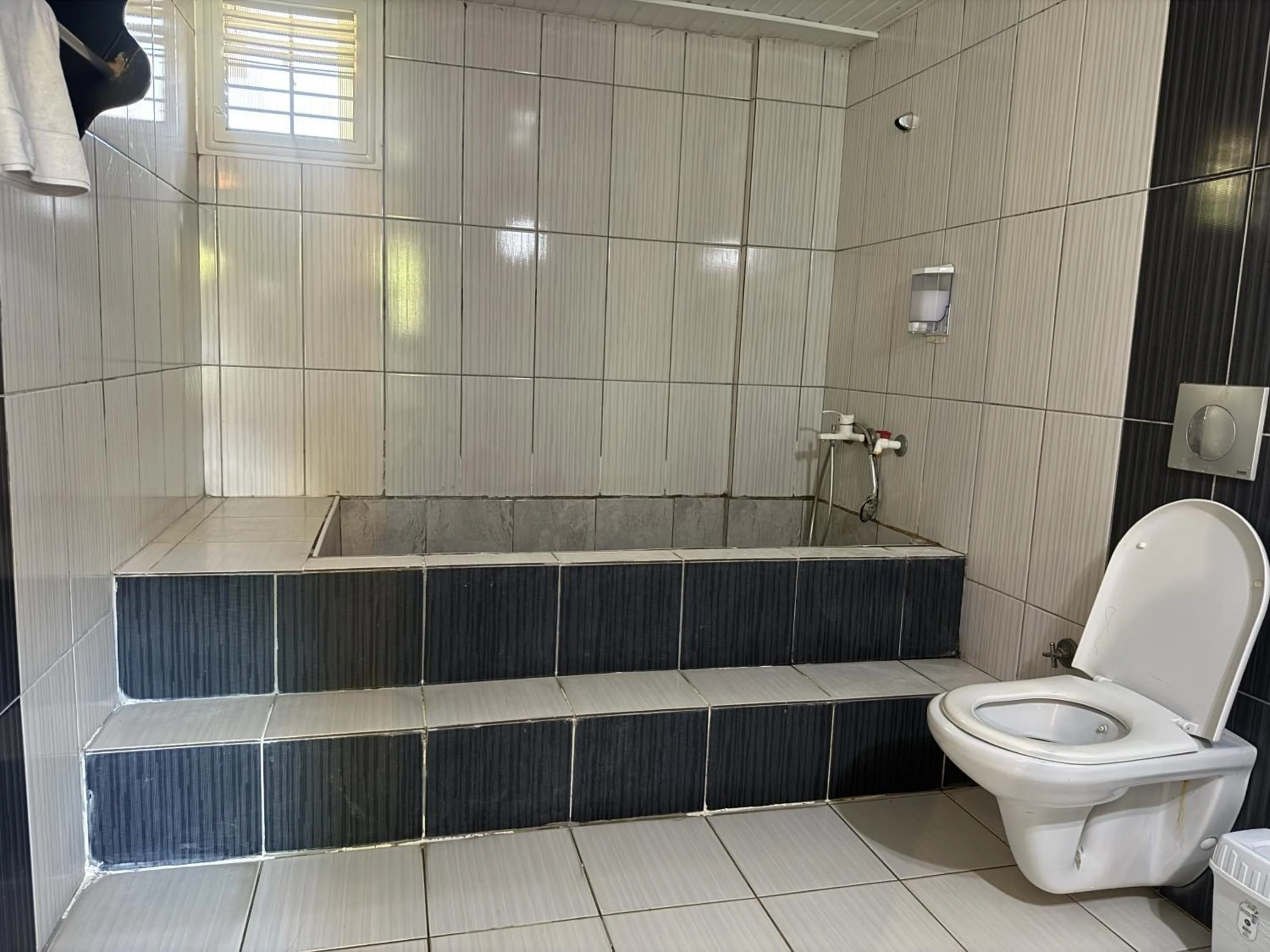 Hot Spring Bath in Reis Thermal Otel