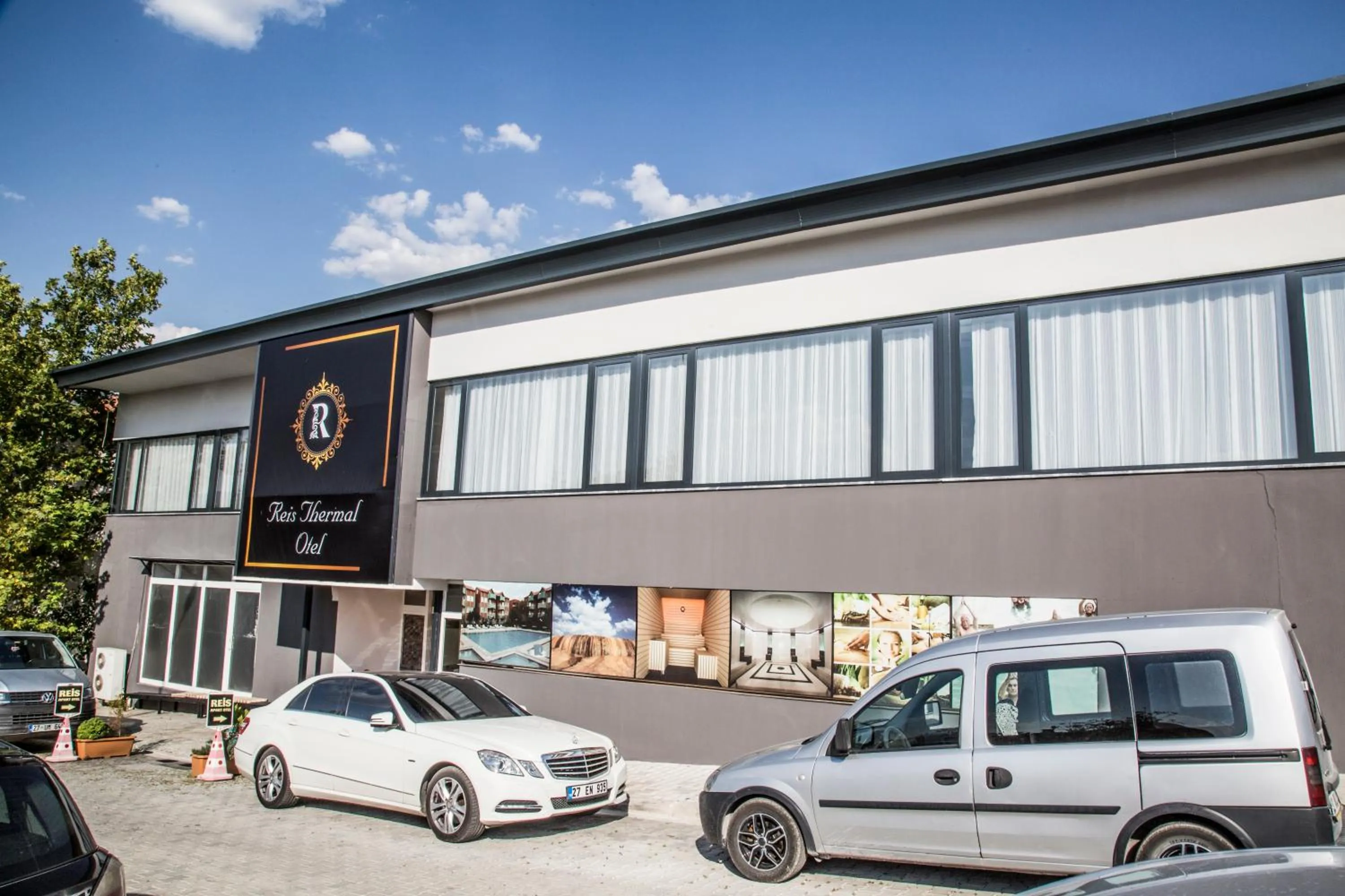 Facade/entrance in Reis Thermal Otel