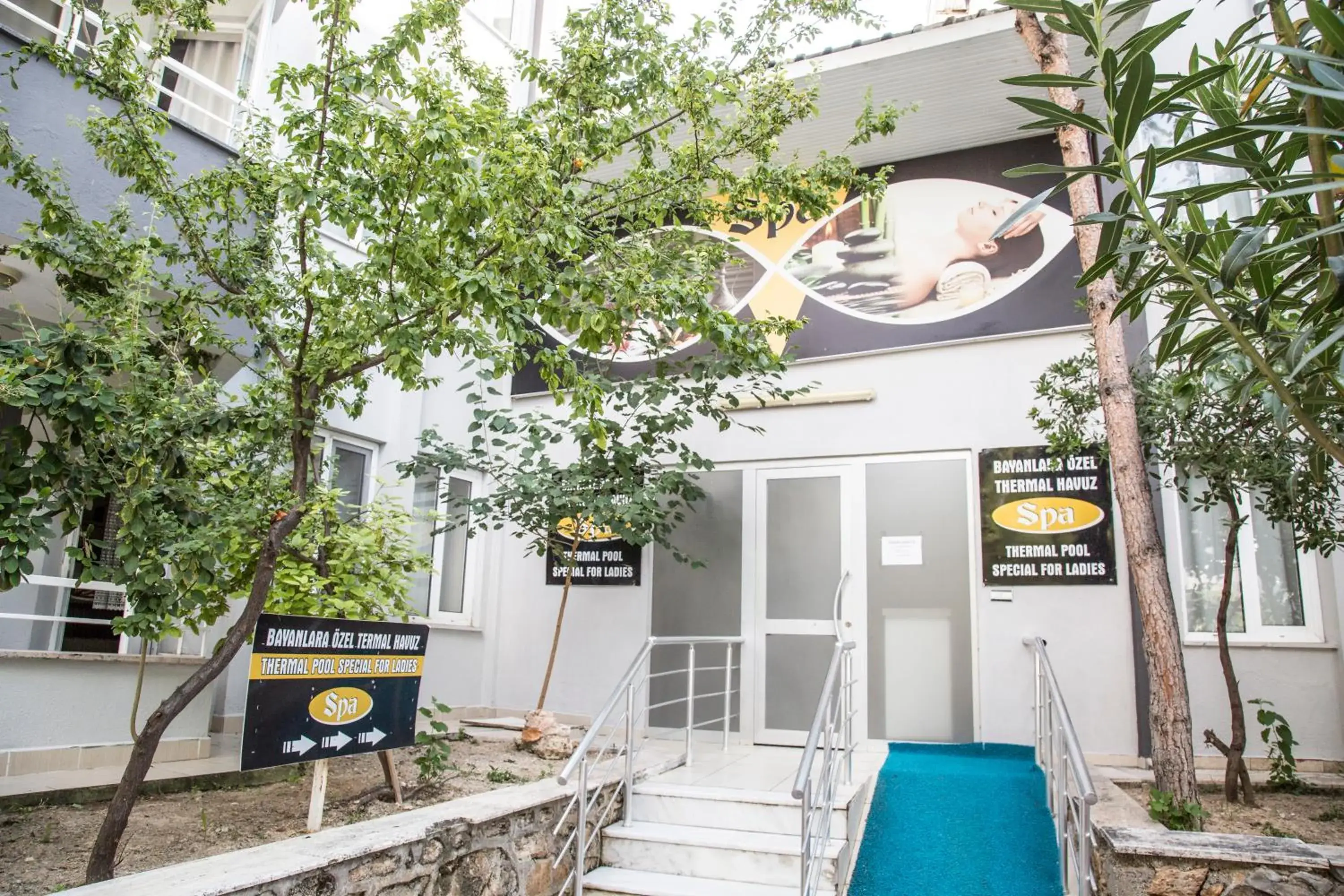 Hot Spring Bath in Reis Thermal Otel Hot Spring Bath in Reis Thermal Otel