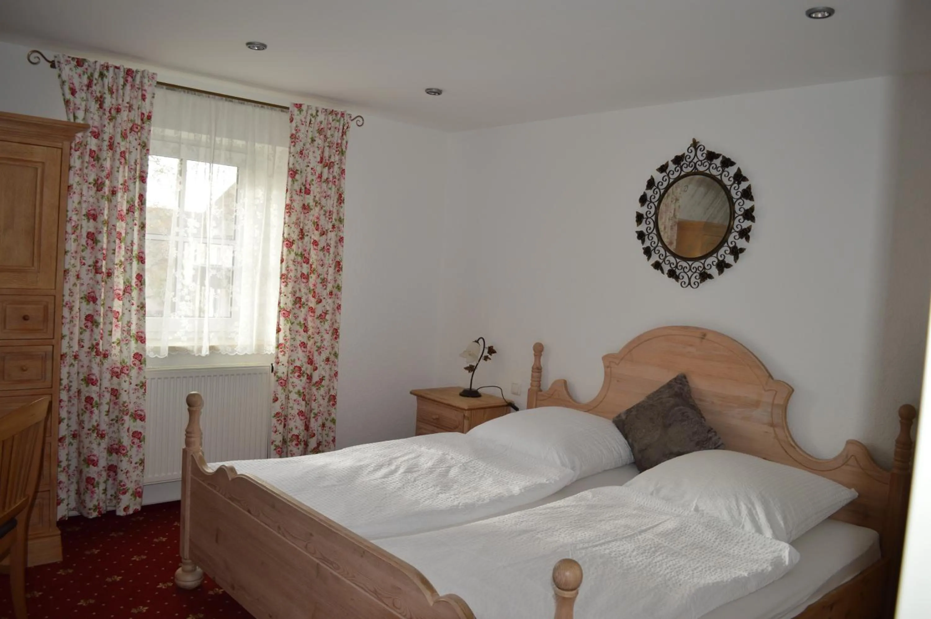 Bed in Landhotel Rangau Gasthof & Brennerei