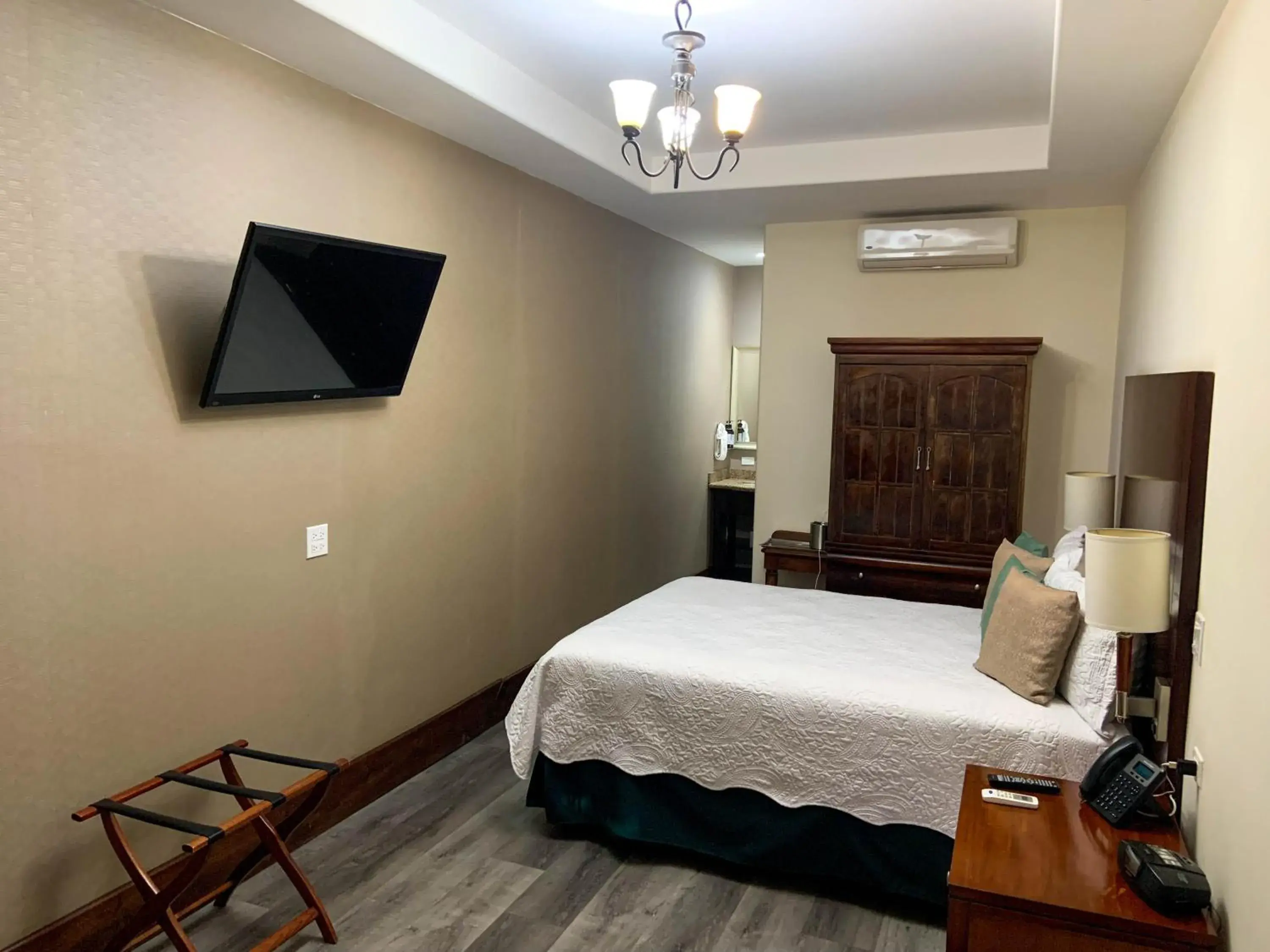 Standard Queen Room in Hotel Hacienda Santana Standard Queen Room in Hotel Hacienda Santana