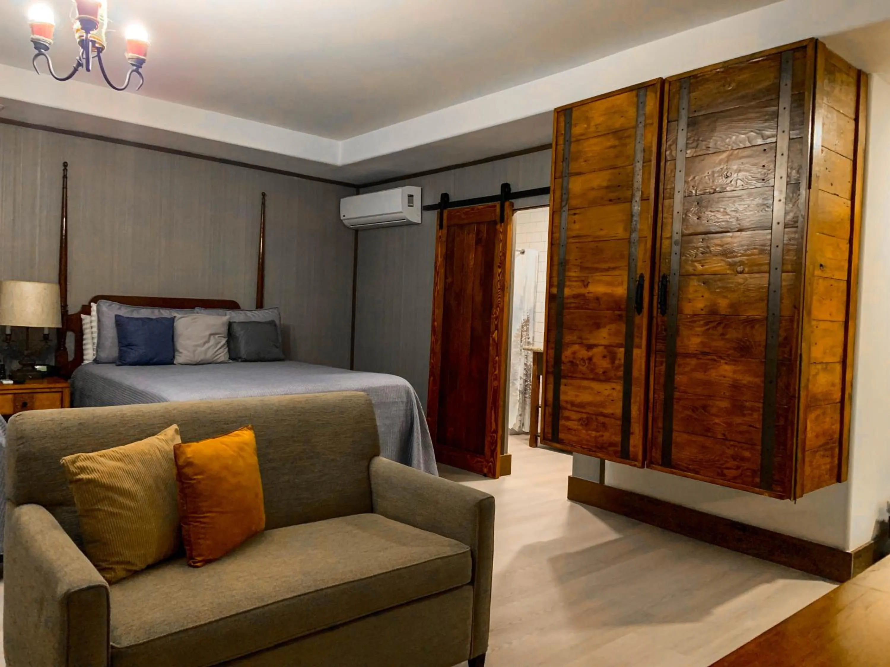 Living room, Bed in Hotel Hacienda Santana