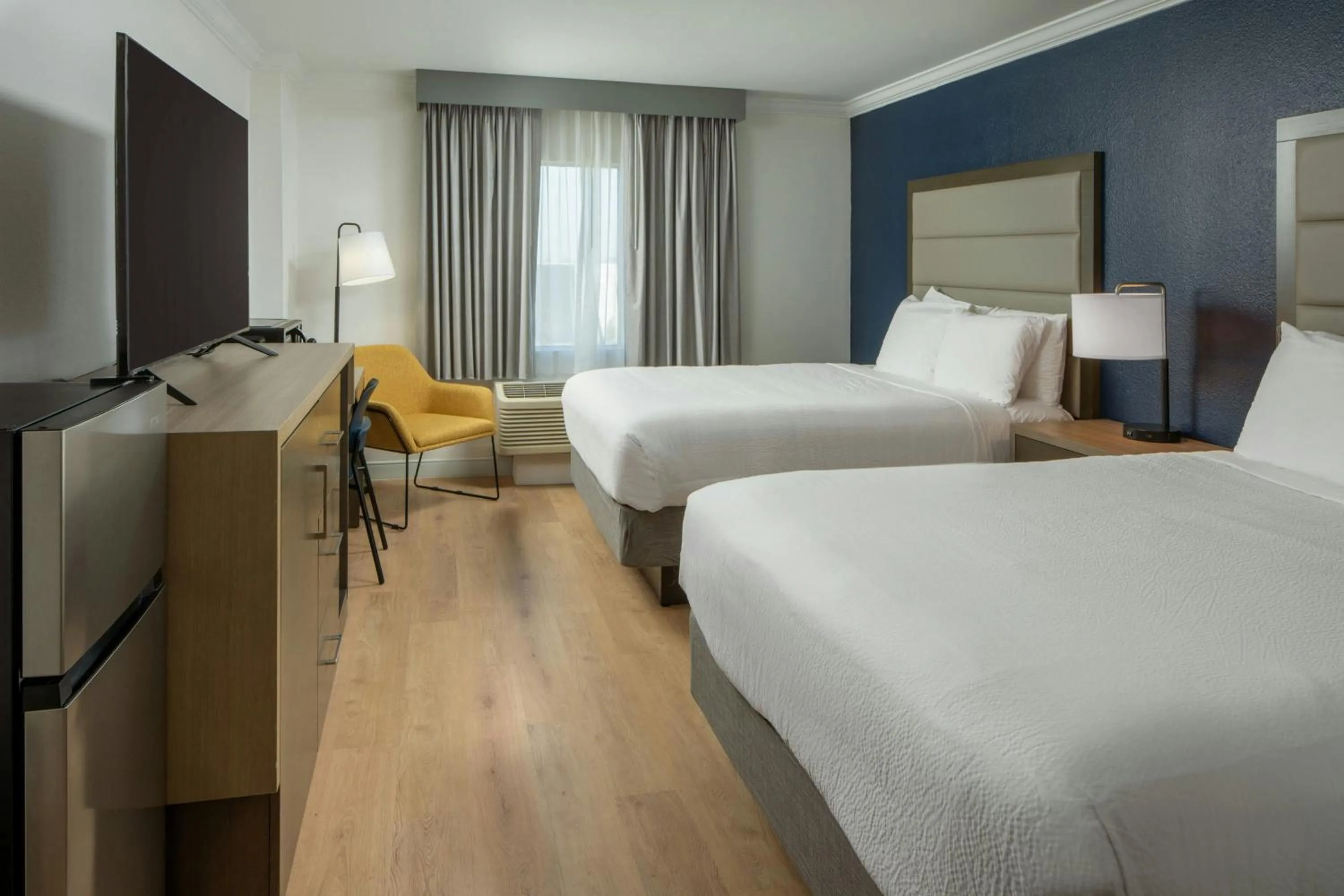 Photo of the whole room, Bed in City Express by Marriott New Orleans 1-10