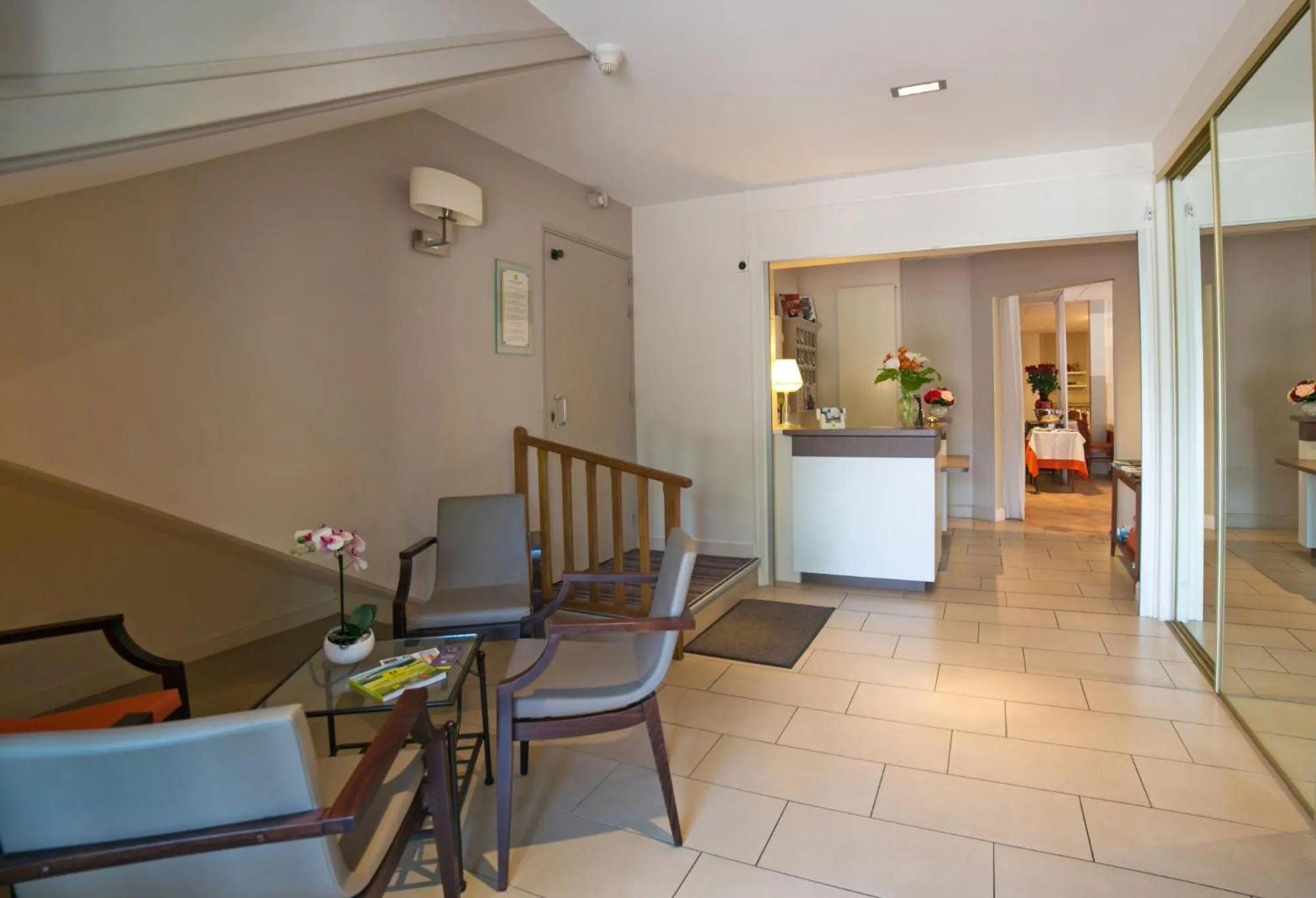 Lobby or reception in Logis Hôtel Auberge de la Rose