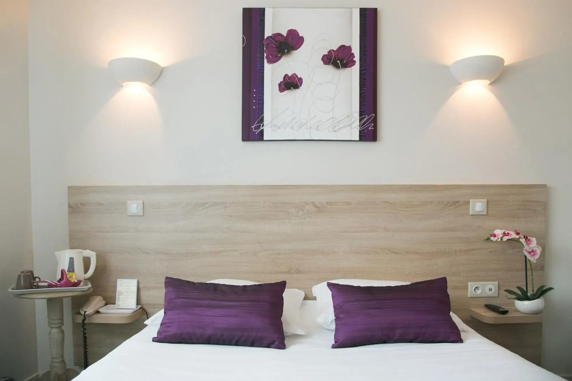 Photo of the whole room, Bed in Logis Auberge de la Rose Photo of the whole room, Bed in Logis Auberge de la Rose