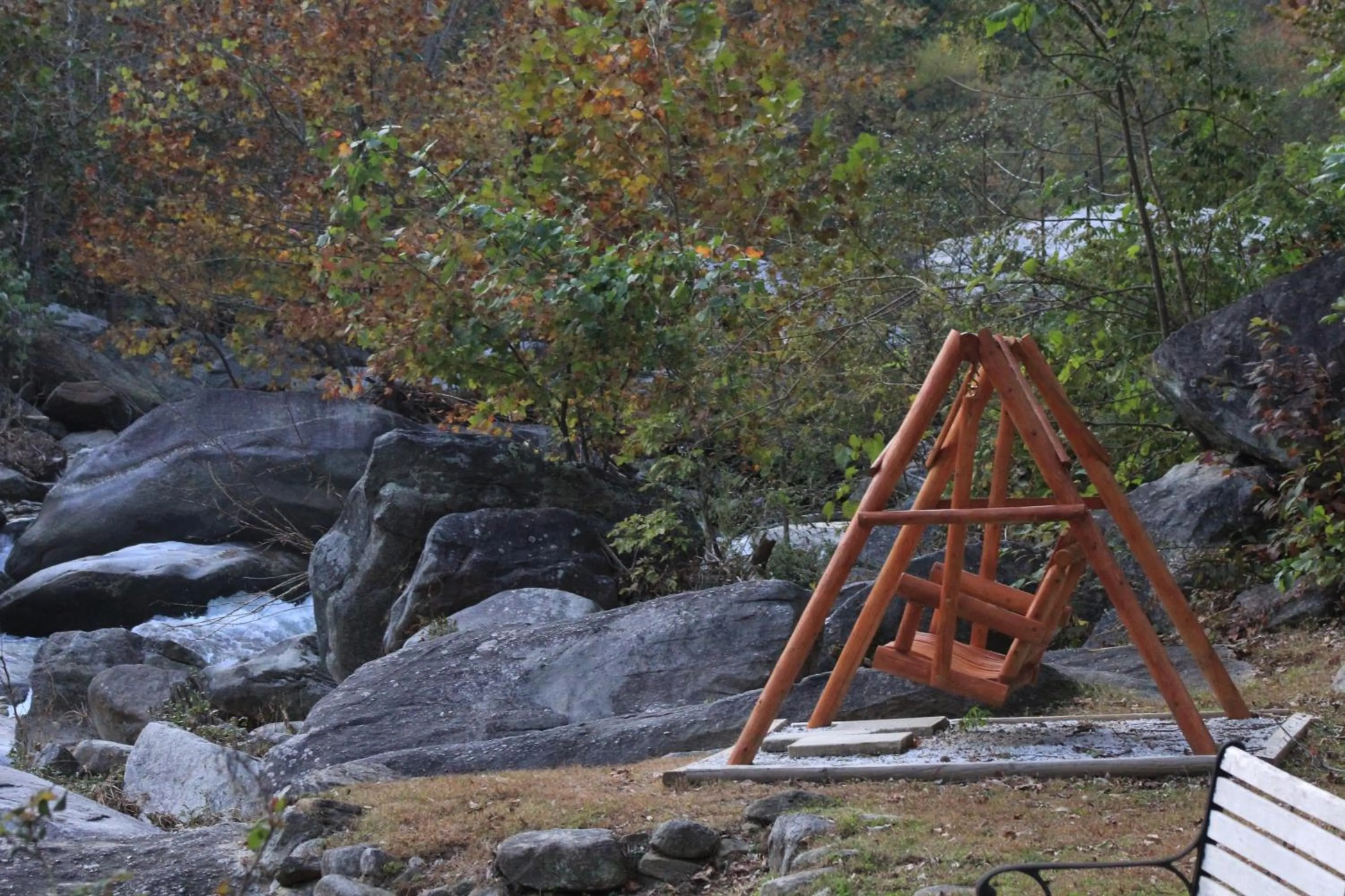 The Evening Shade River Lodge and Cabins
