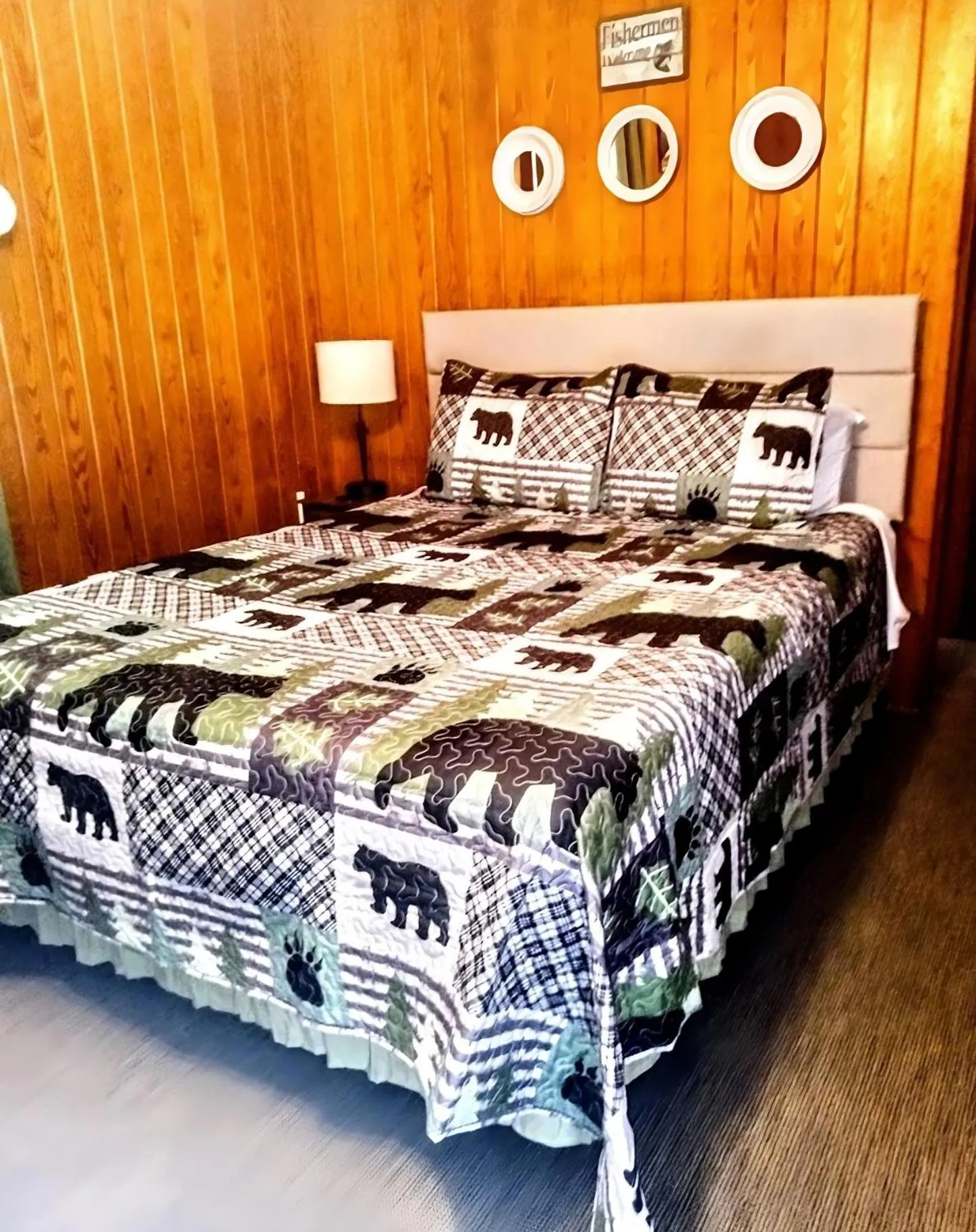 Bed in The Evening Shade River Lodge and Cabins