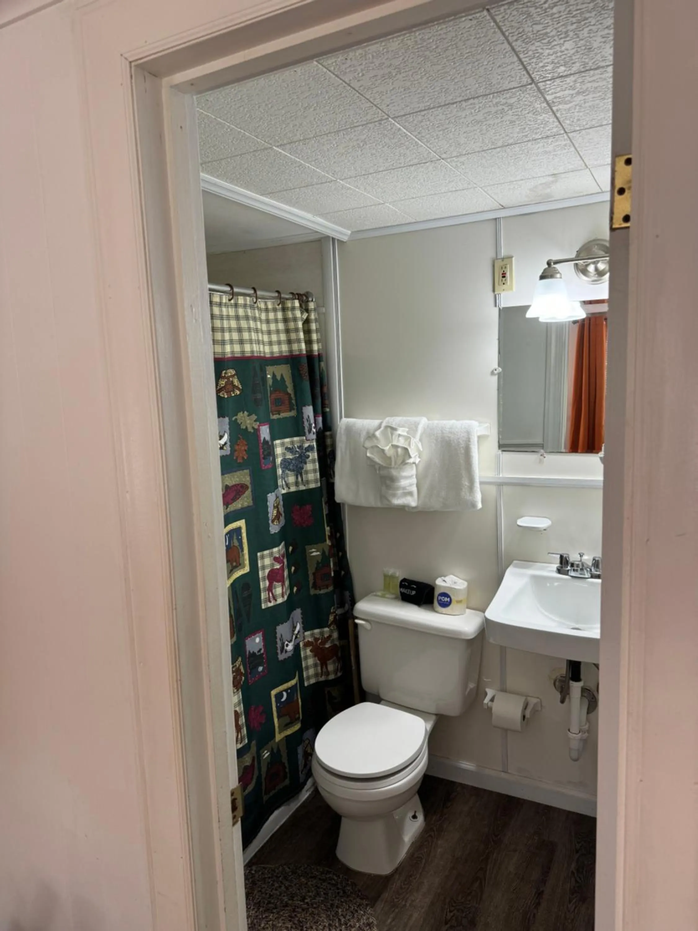 The Evening Shade River Lodge and Cabins