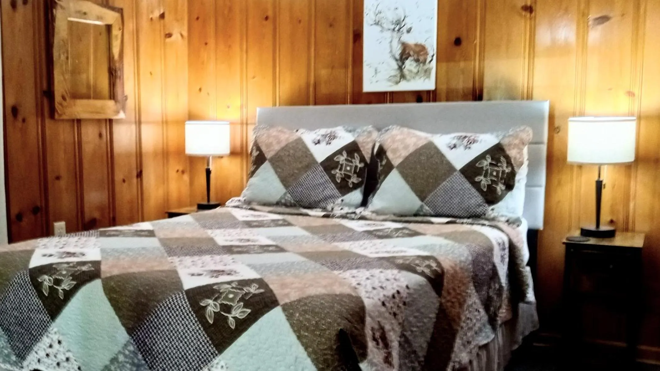 Bed in The Evening Shade River Lodge and Cabins