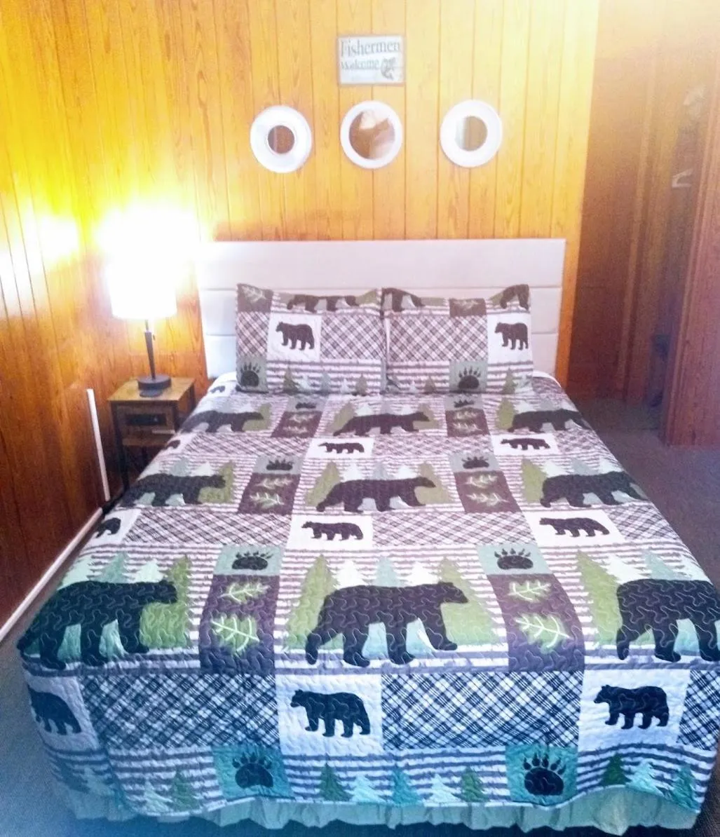 Bed in The Evening Shade River Lodge and Cabins