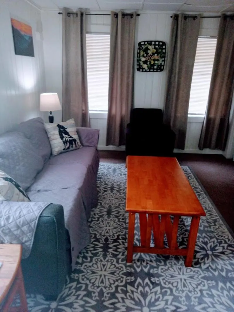 The Evening Shade River Lodge and Cabins