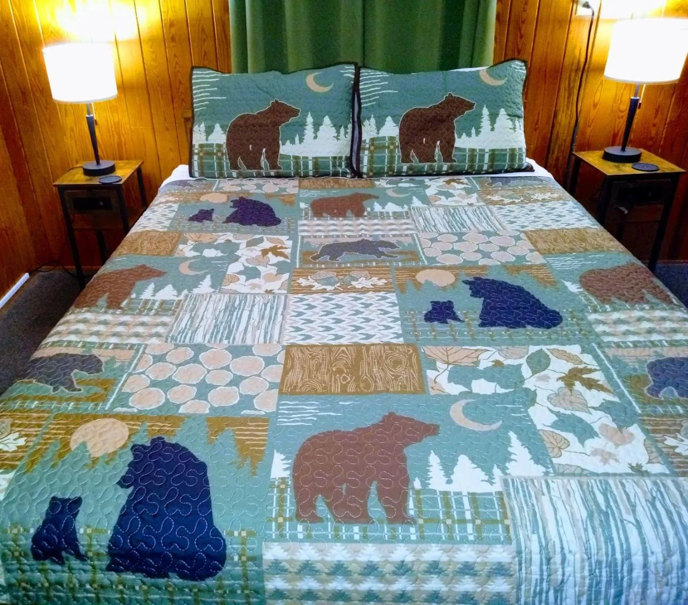 Bed in The Evening Shade River Lodge and Cabins