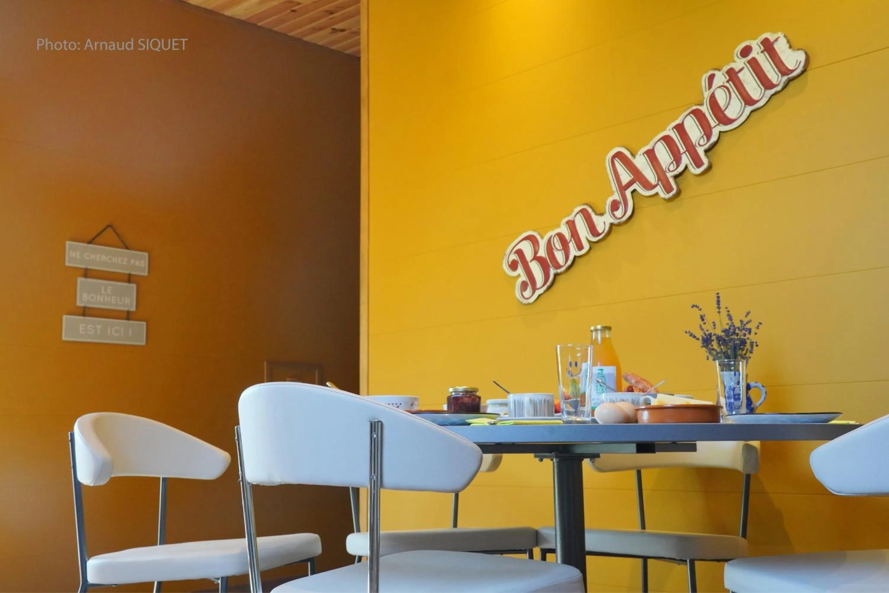Dining area in Le jardin des Biches