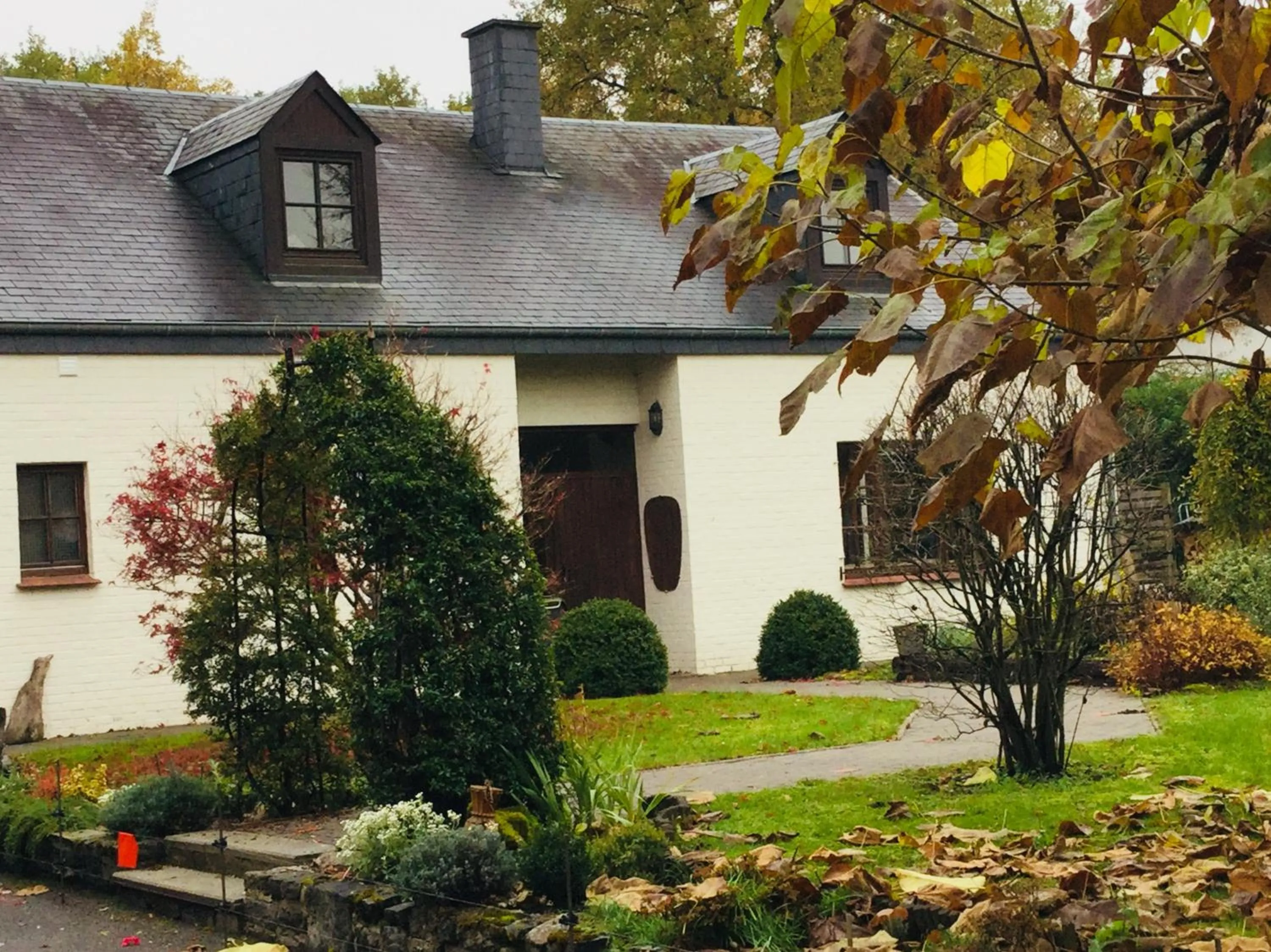 Facade/entrance in Le jardin des Biches