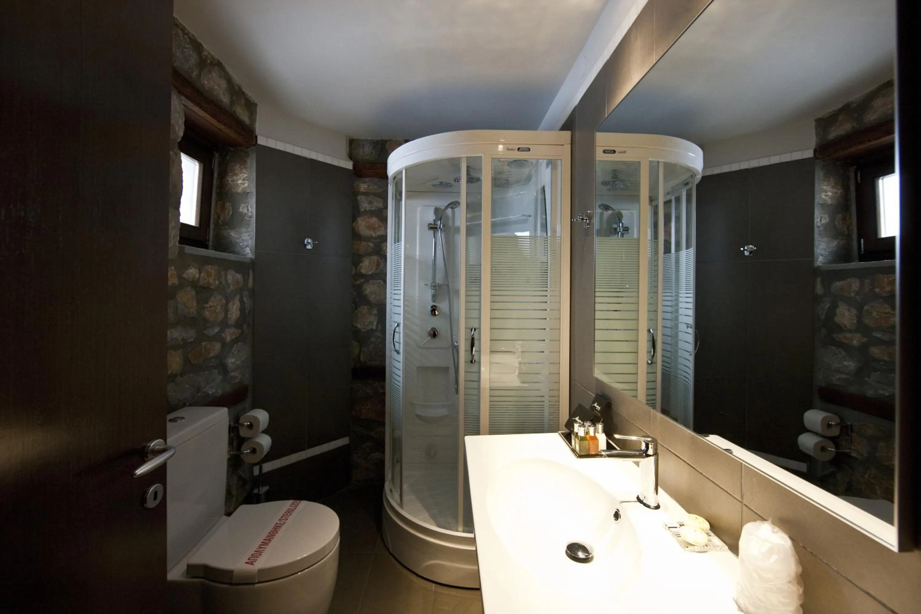 Shower in Miramonte Chalet Hotel Spa