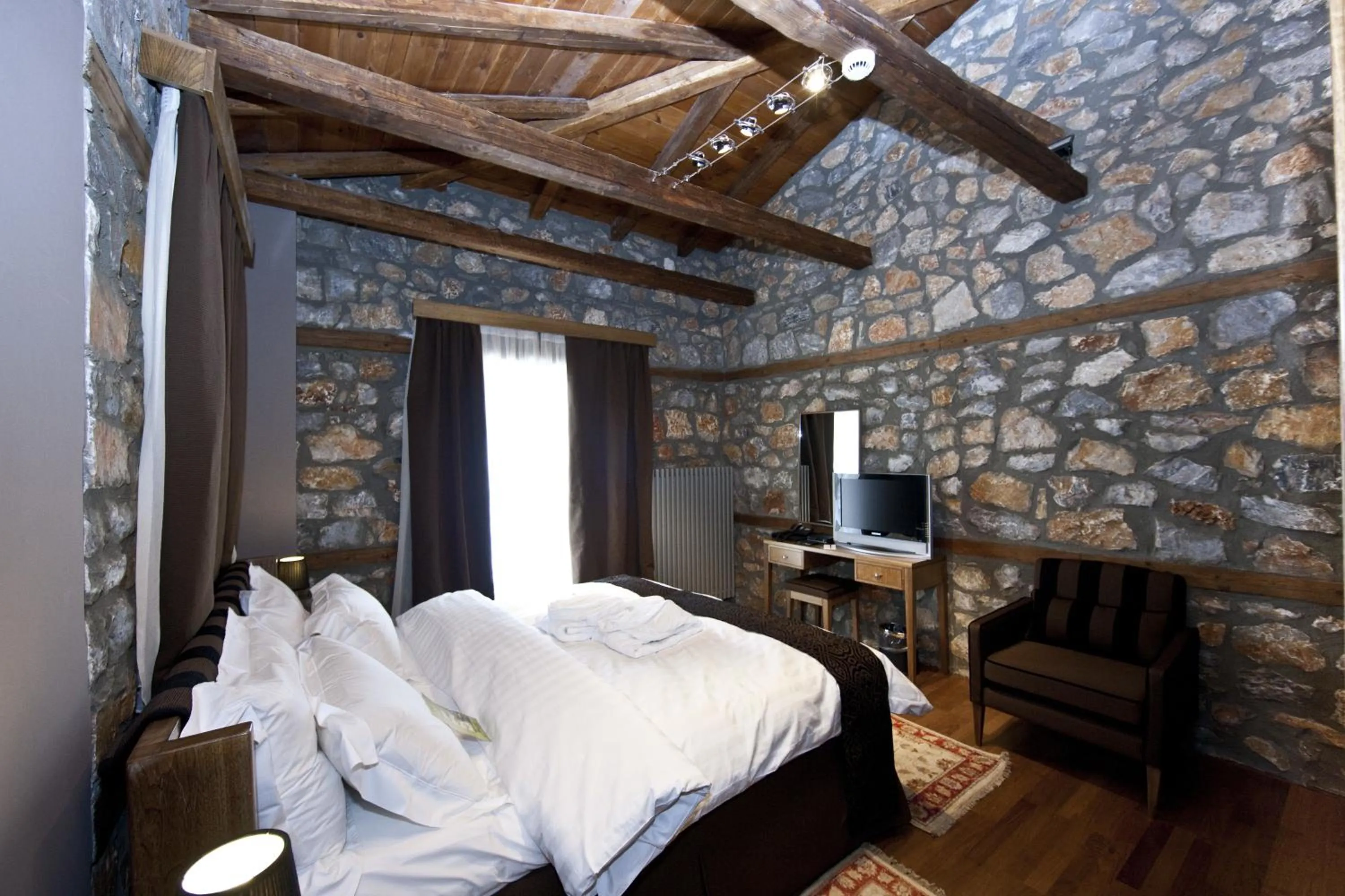 Bed in Miramonte Chalet Hotel Spa