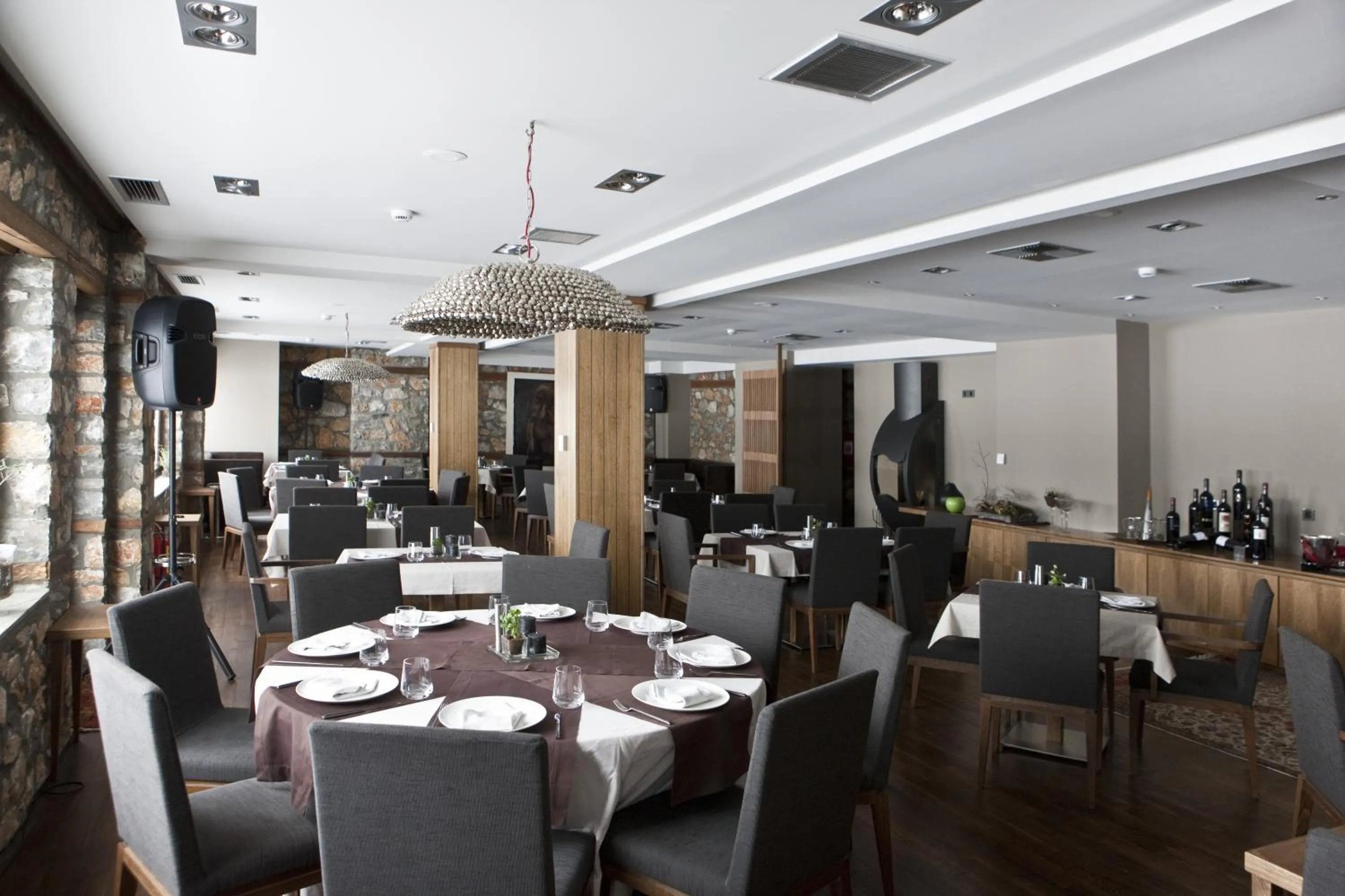 Restaurant/places to eat in Miramonte Chalet Hotel Spa